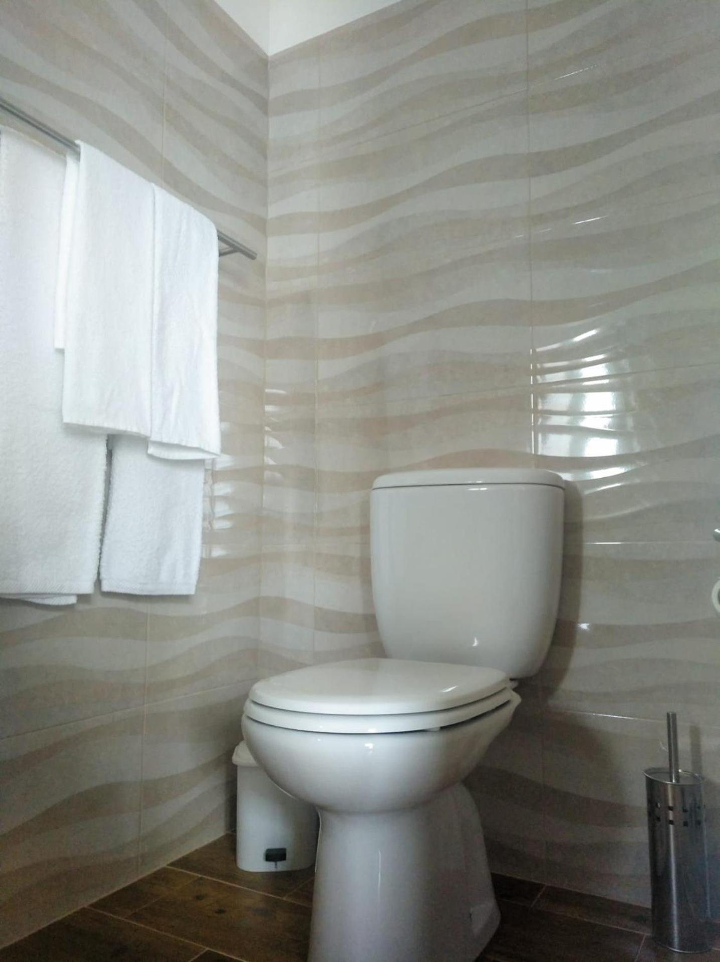 Twin Room with Private Bathroom photo 2