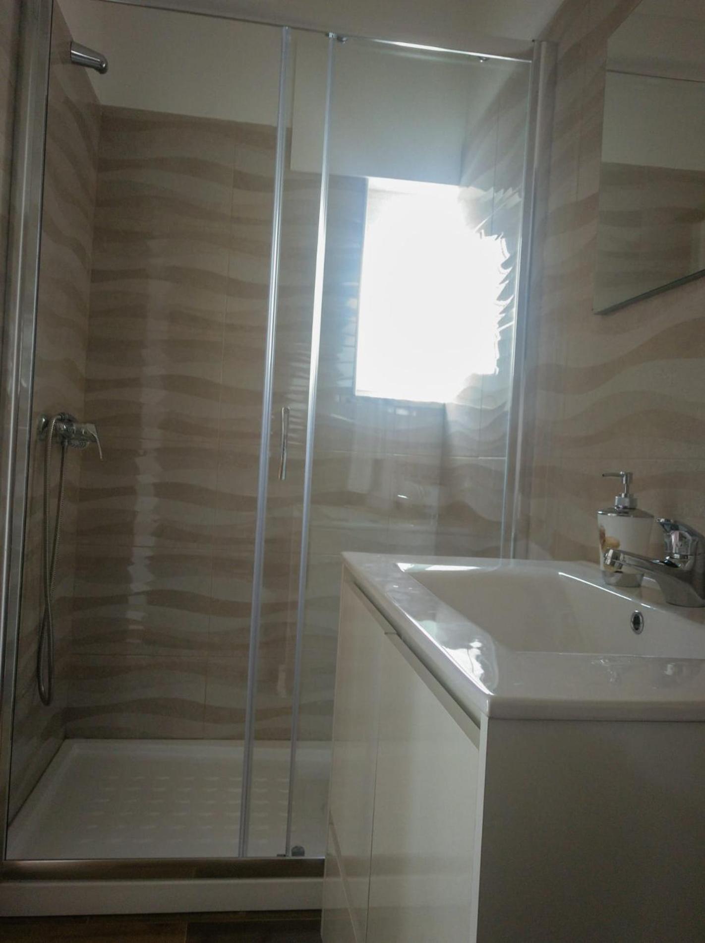 Twin Room with Private Bathroom photo 3