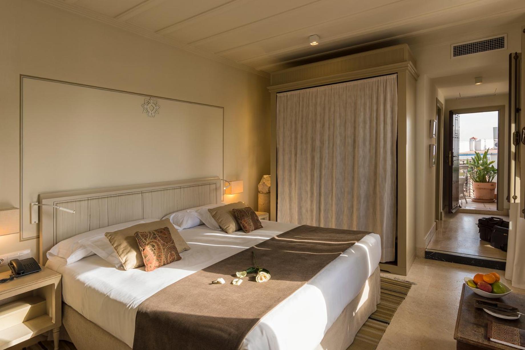 Suite Junior with Terrace - Photo 4