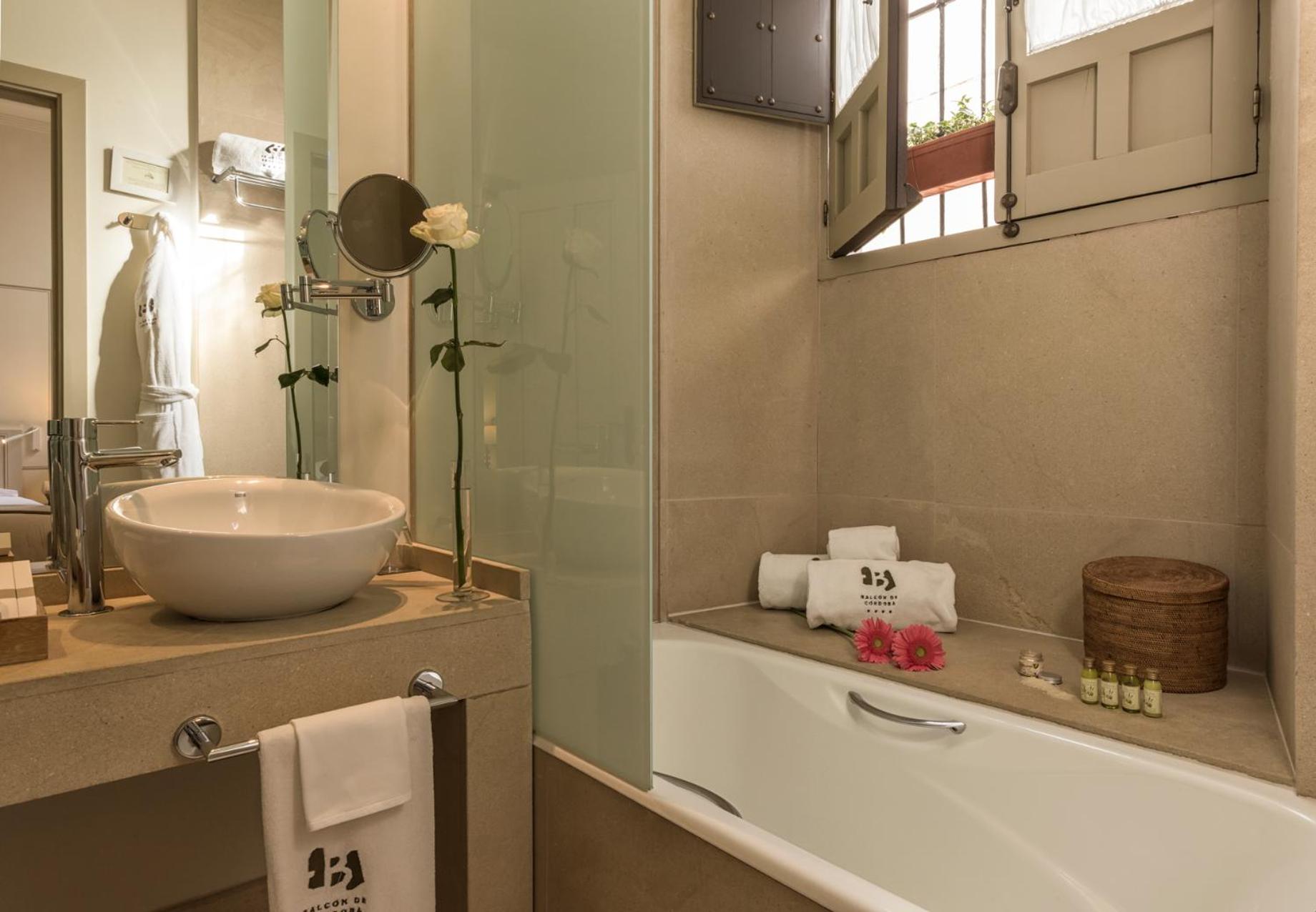 Superior Double or Twin Room - Photo 5