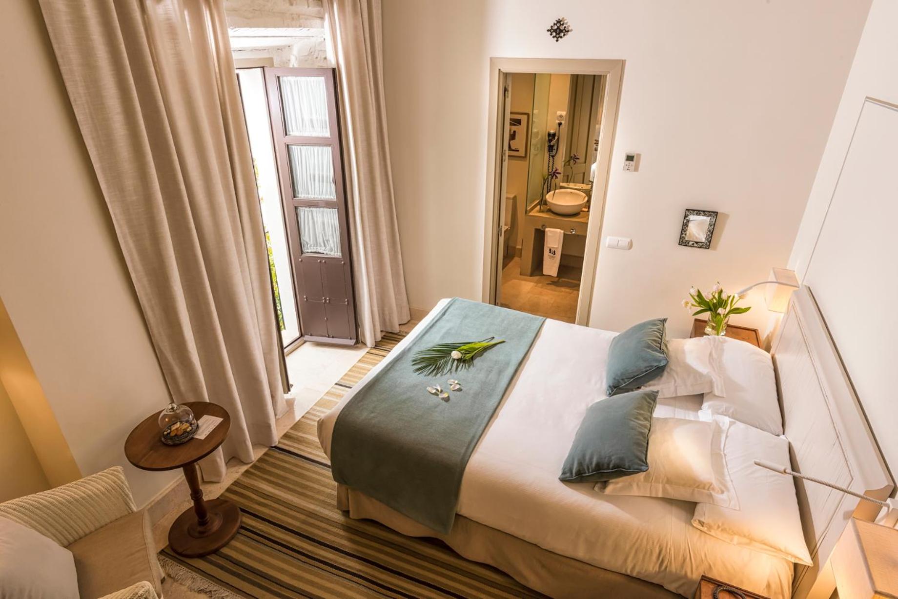 Deluxe Double Room with Terrace - Photo 8