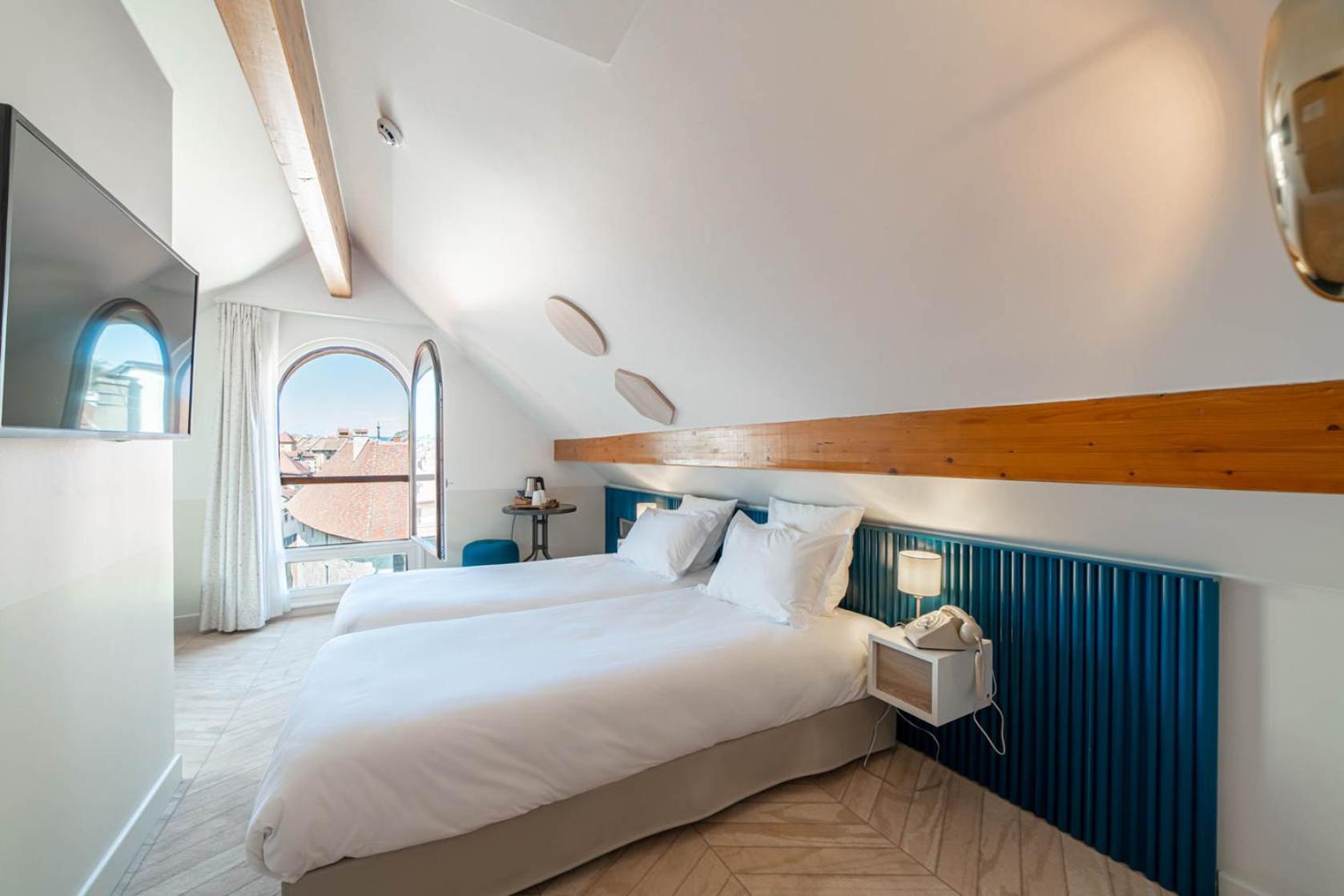 Premium Twin Room - Photo 5