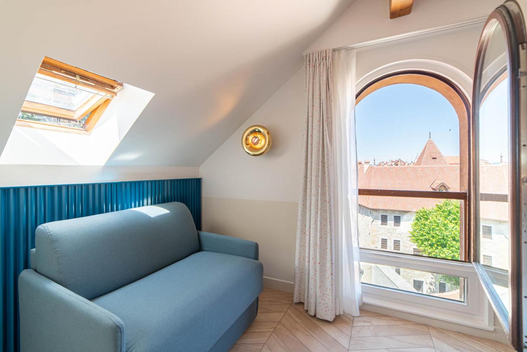 Premium Twin Room - Photo 2