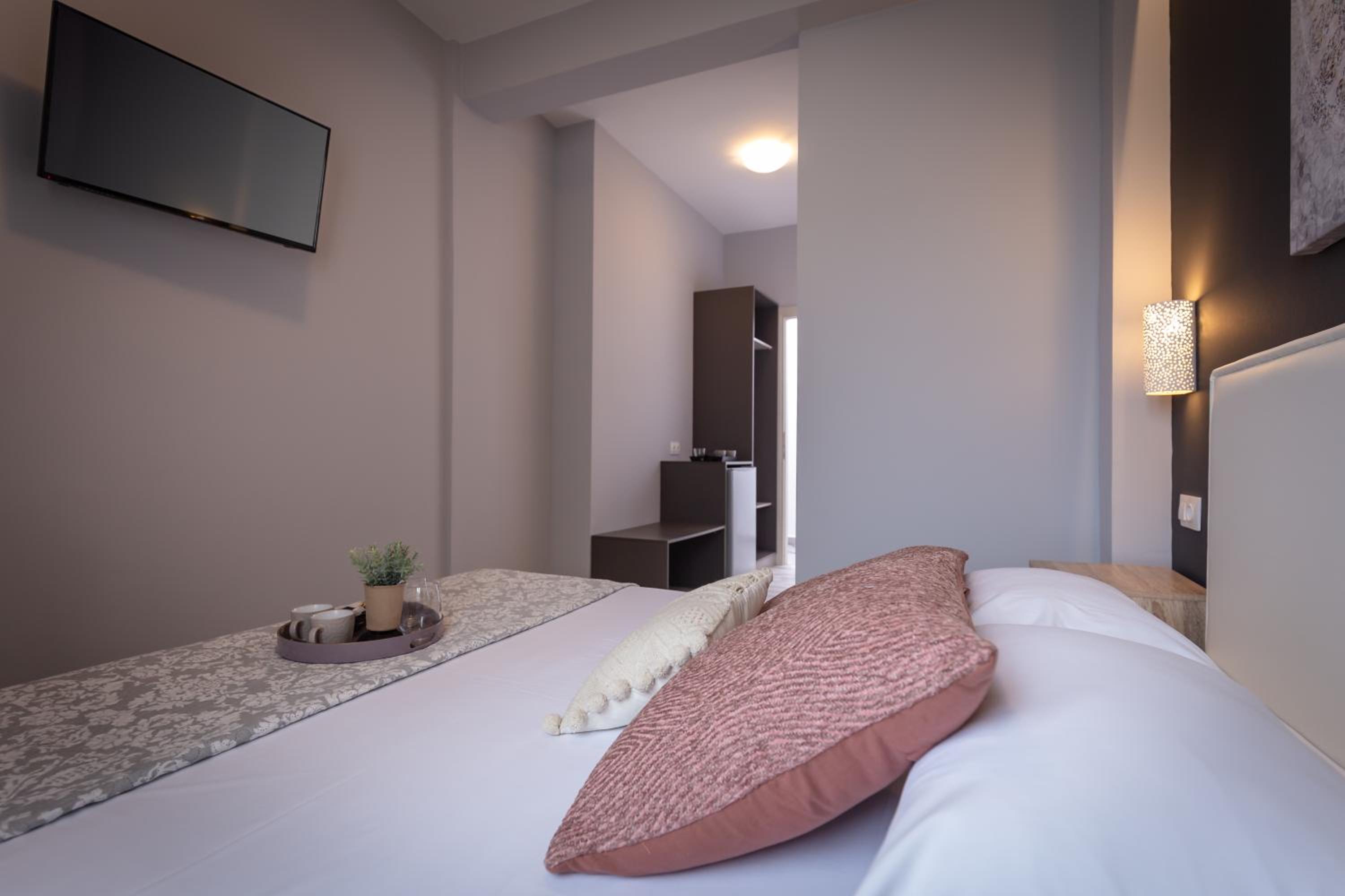 Superior Double Room - Photo 2