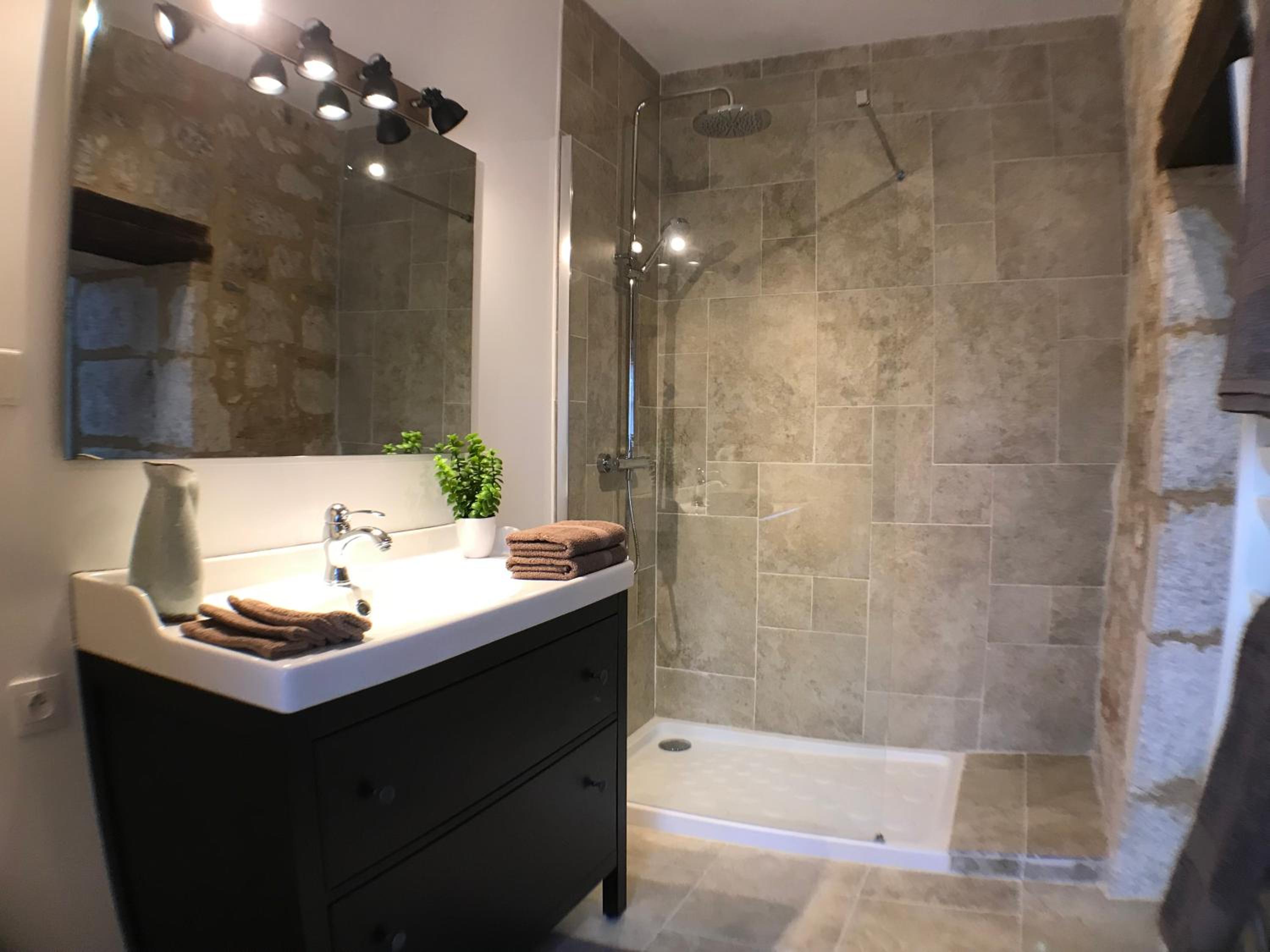 One-Bedroom Apartment - Photo 10