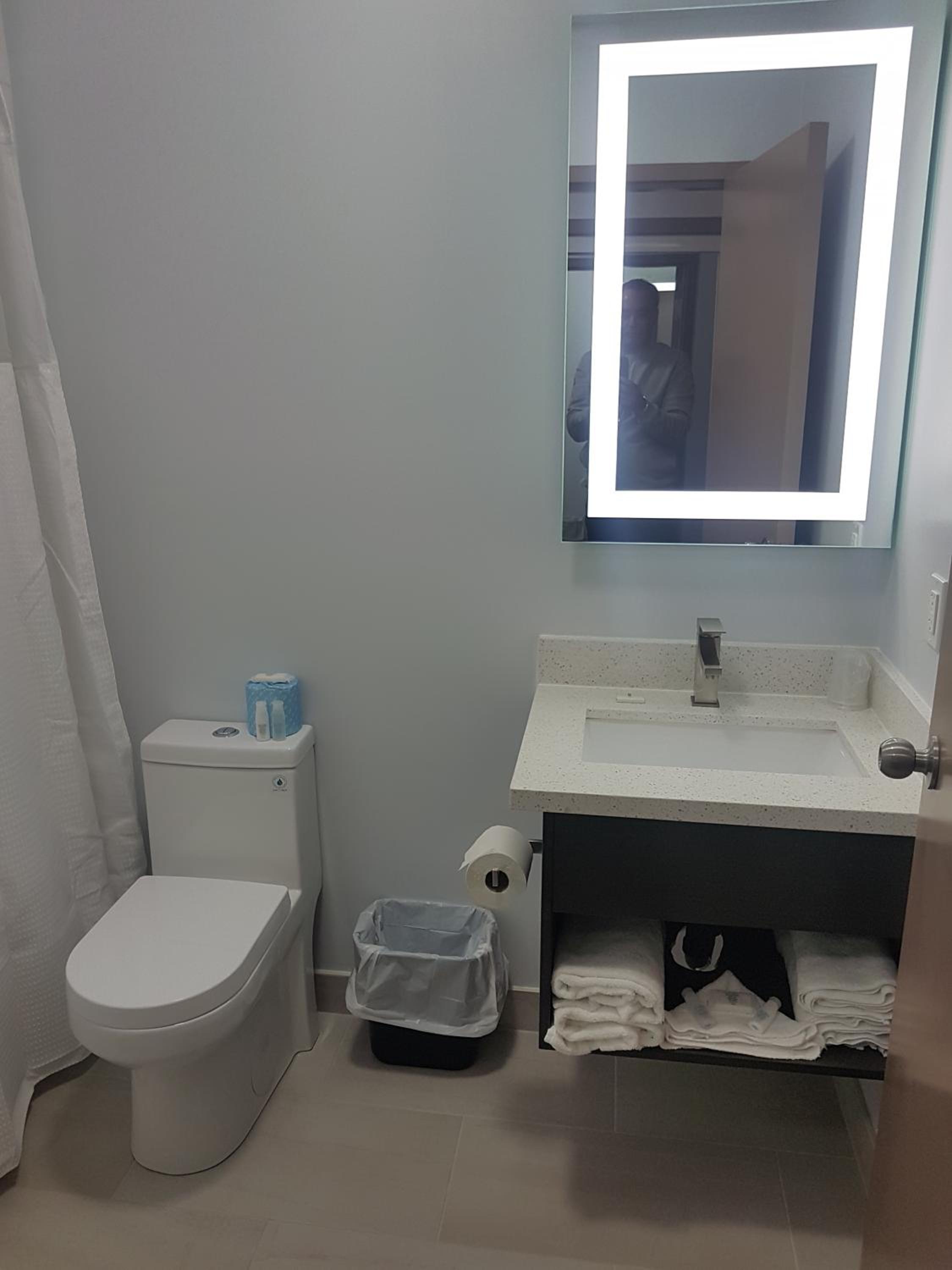 Luxury Queen Suite - Photo 14
