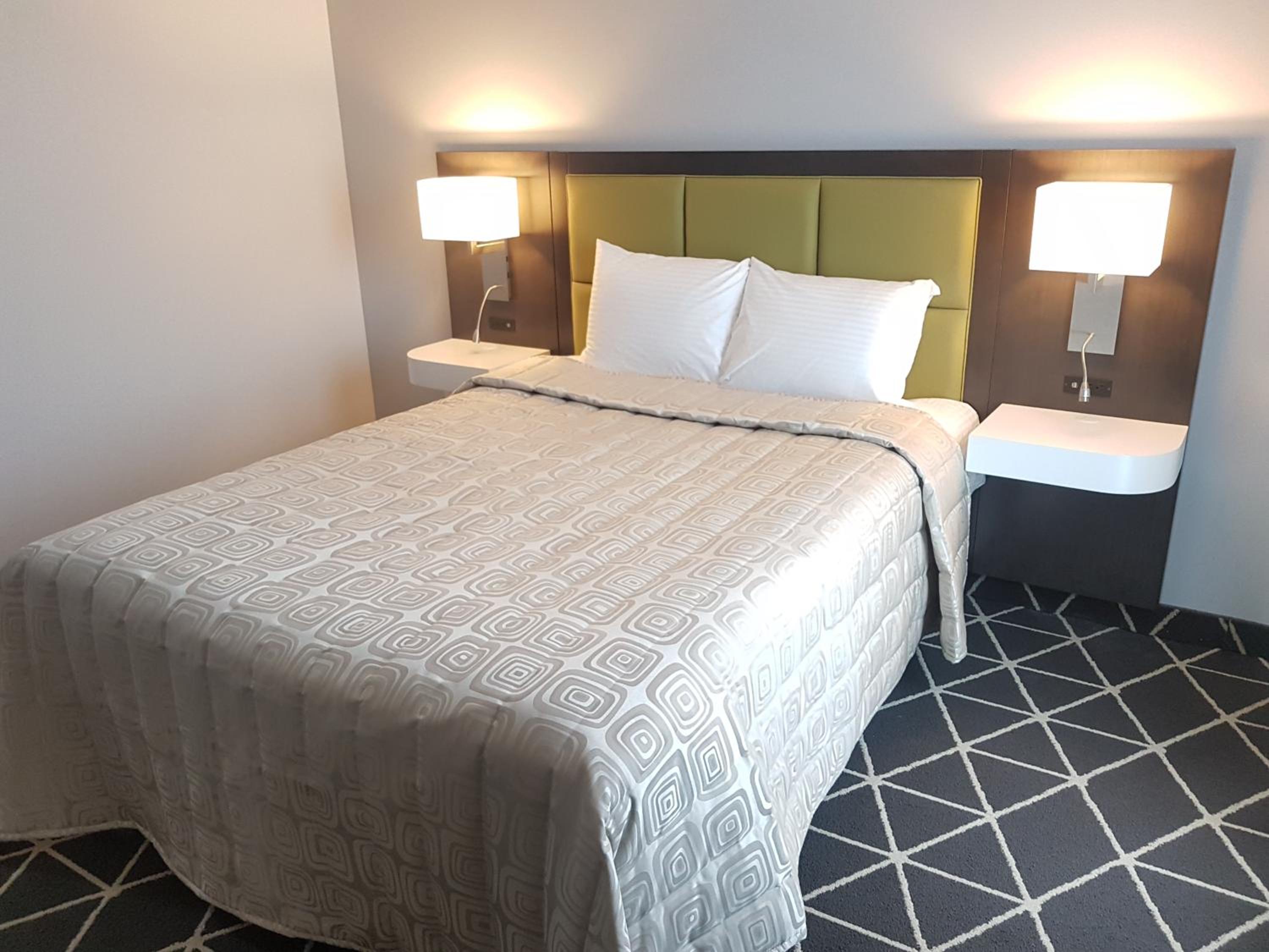 Luxury Queen Suite - Photo 12