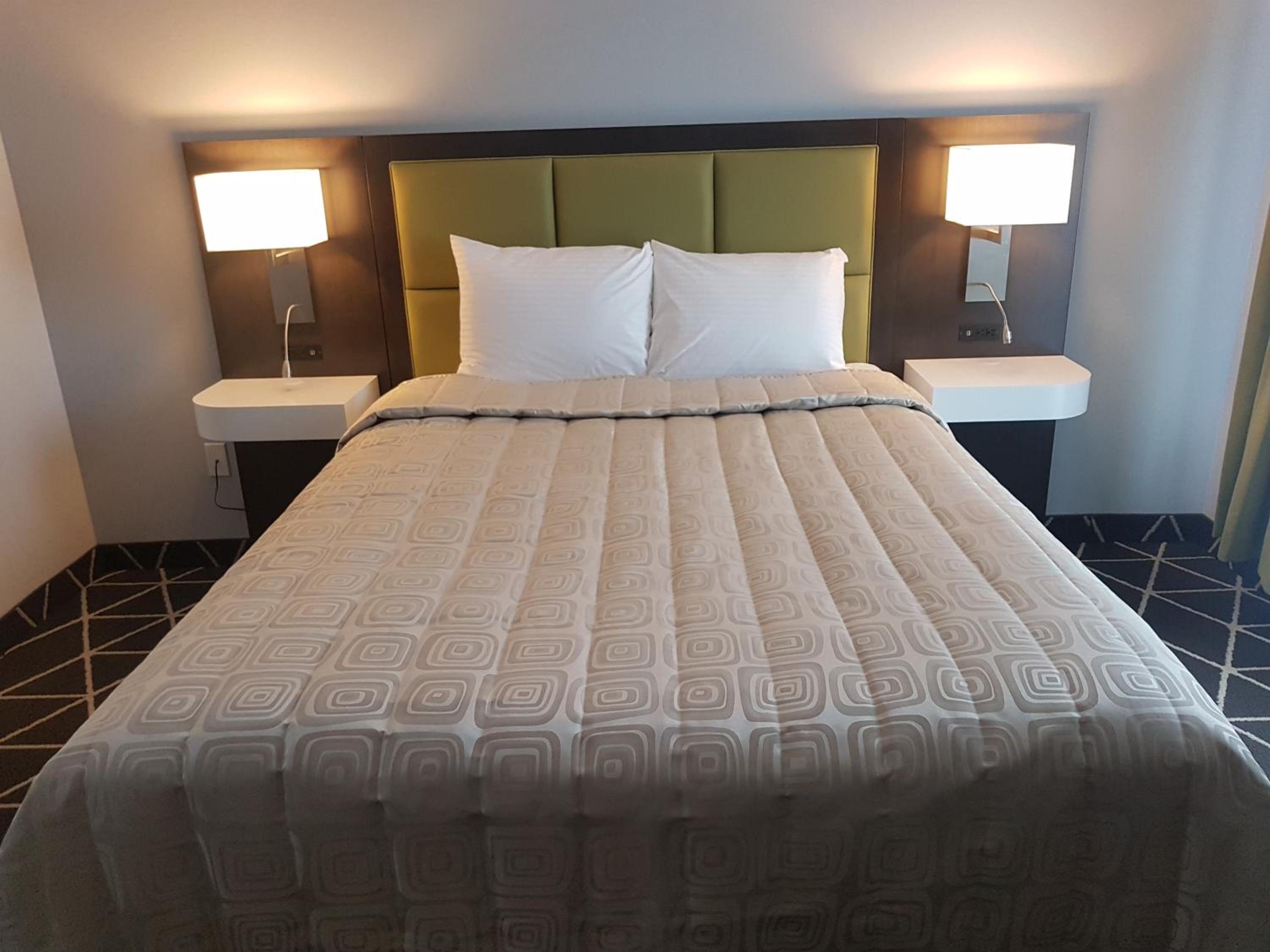 Luxury Queen Suite - Photo 13