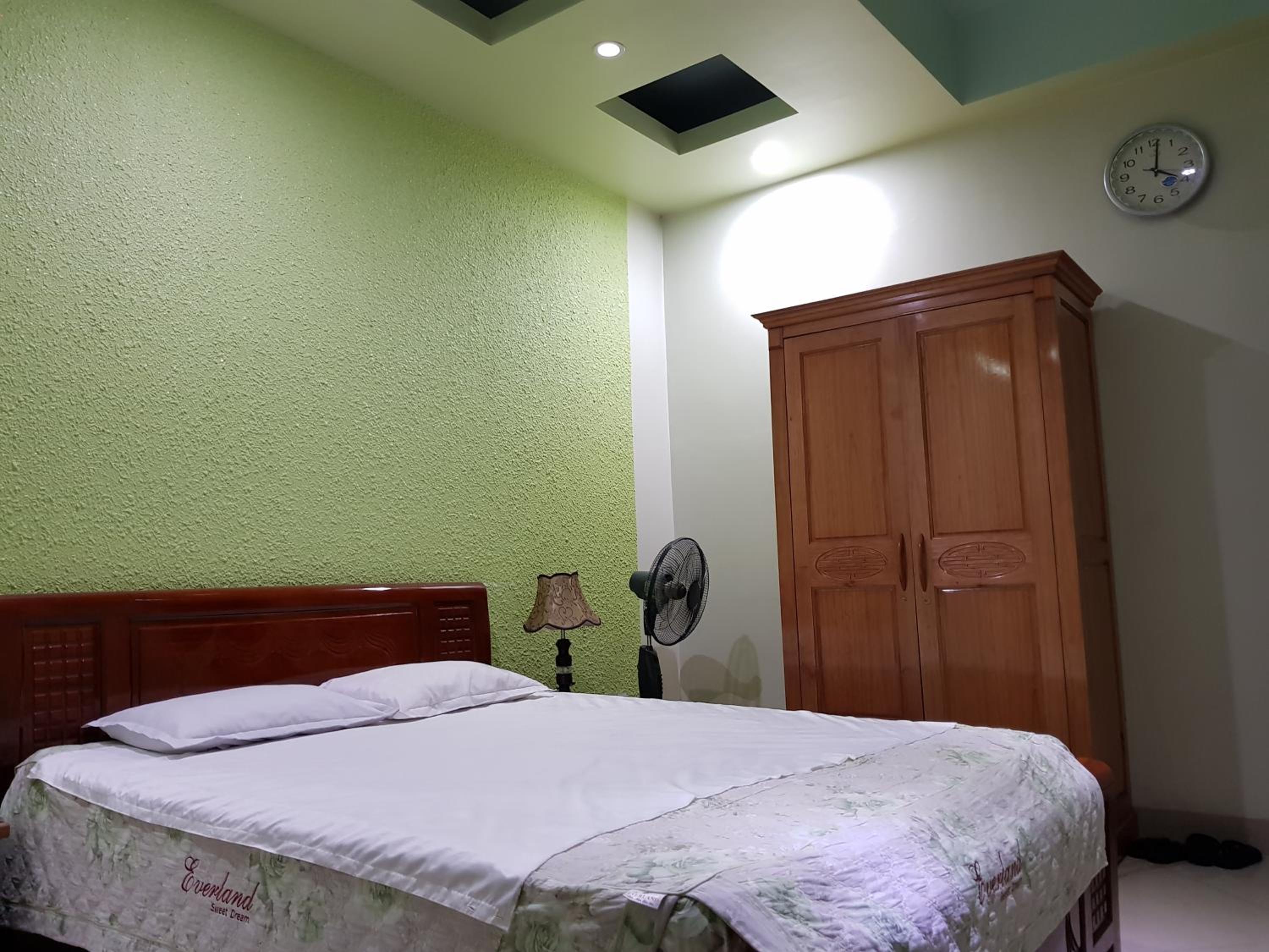 Double Room - No Window