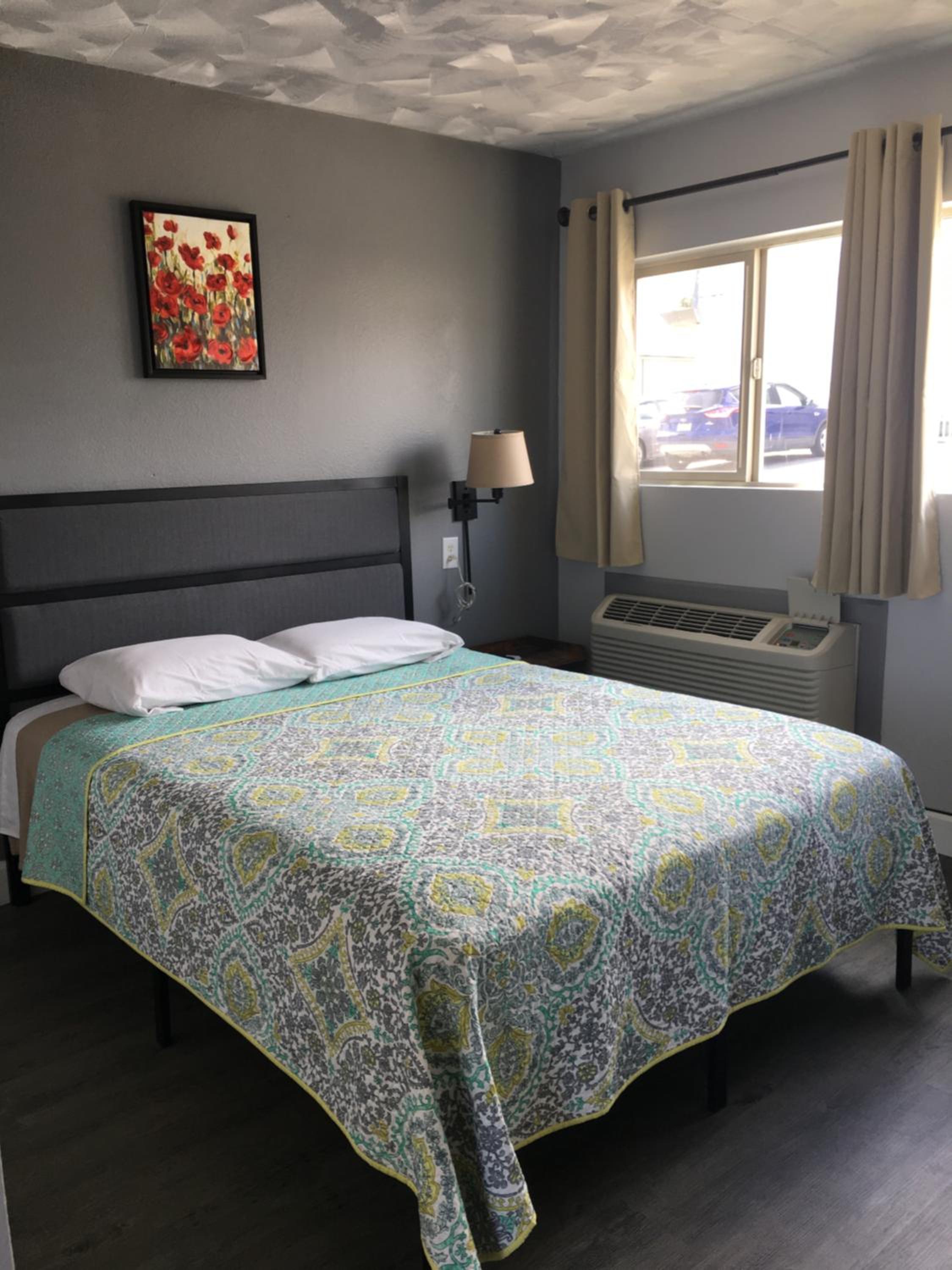 Standard Queen Room photo 1