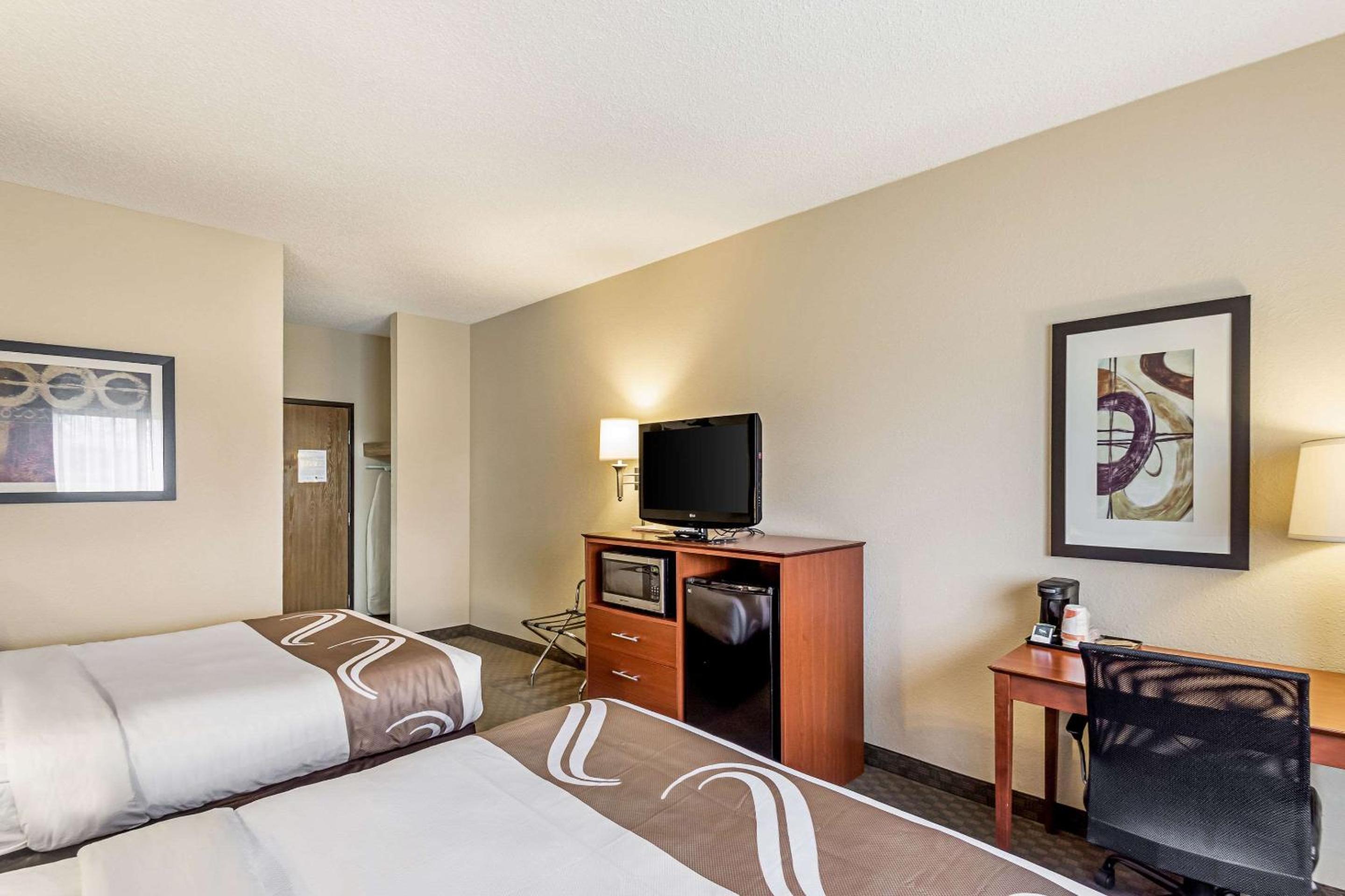 Queen Room with Two Queen Beds - Non-Smoking - Photo 1