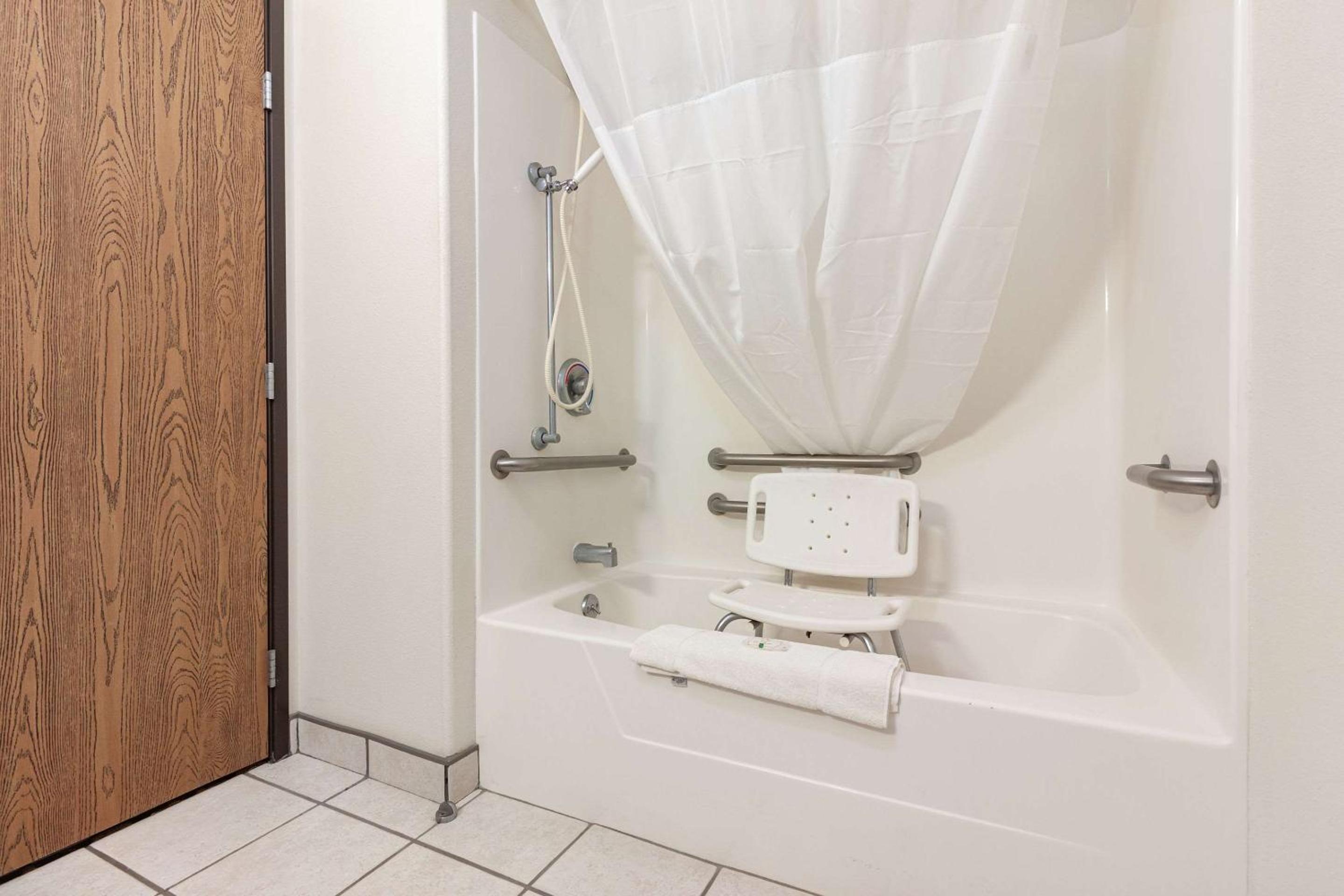 Quality Inn & Suites McCook, Photo 2