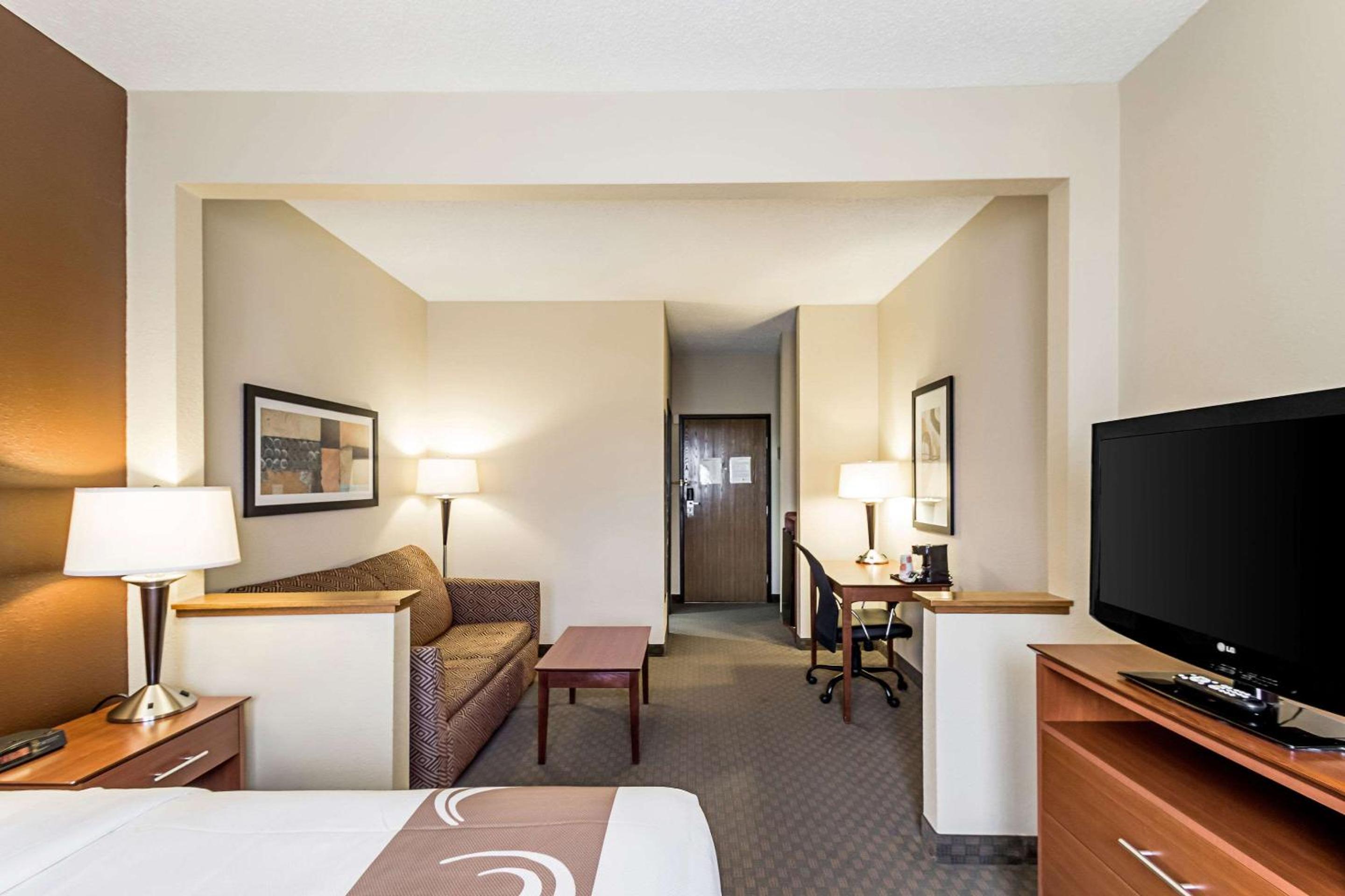 Queen Suite  with Sofa Bed - Non-Smoking/No Pets - Photo 2