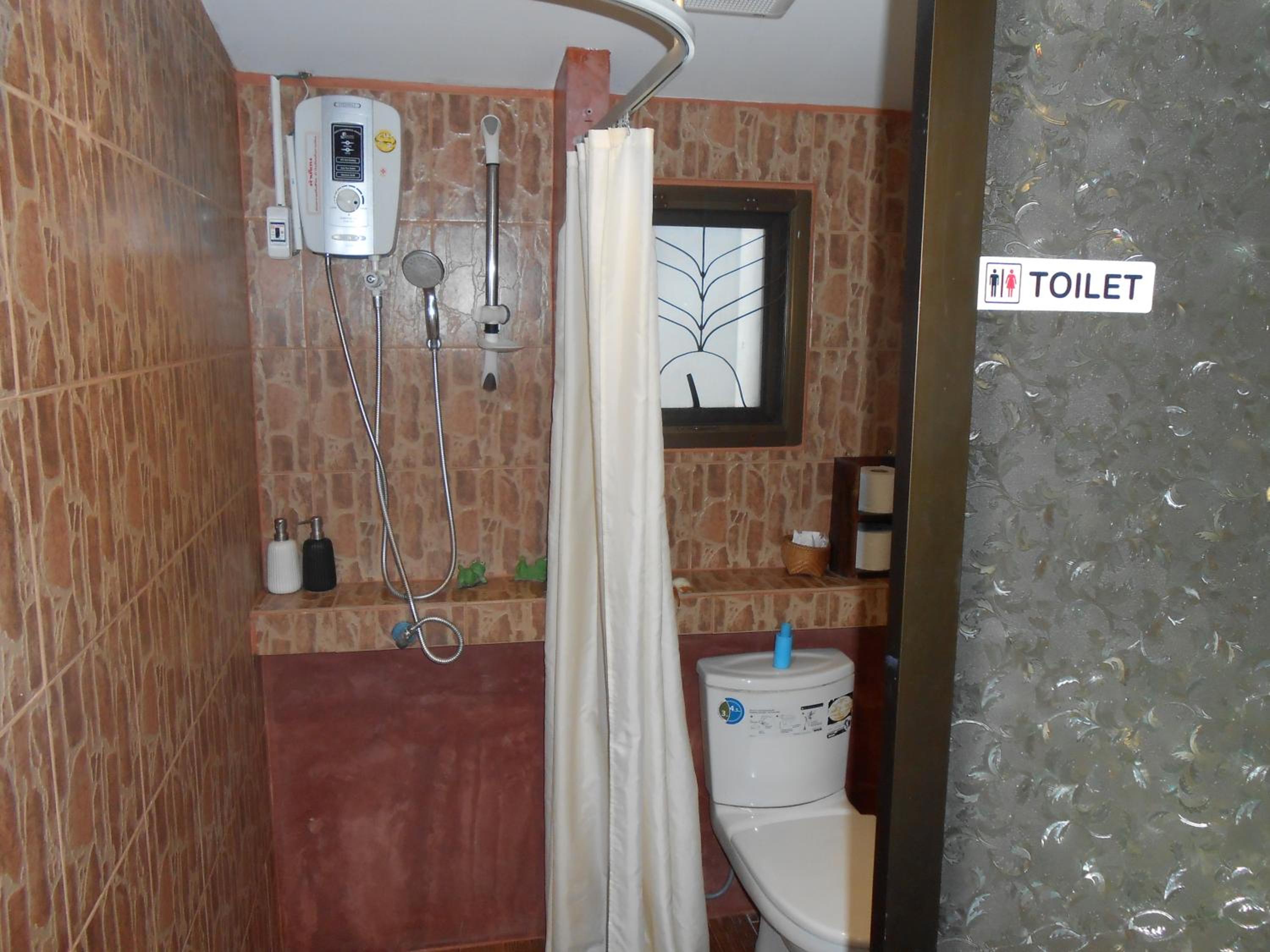 Deluxe Family Room - Photo 2