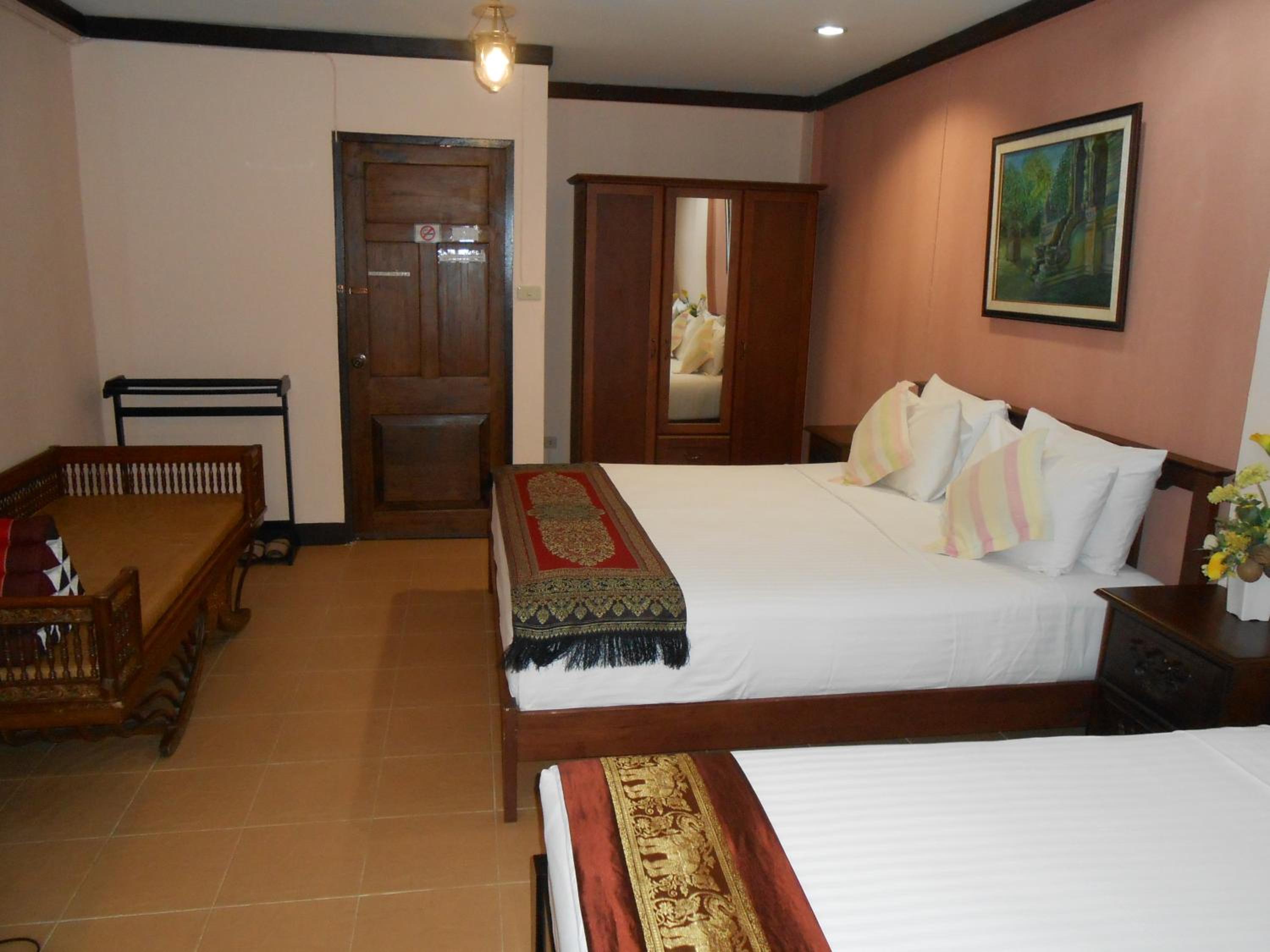 Deluxe Family Room - Photo 8