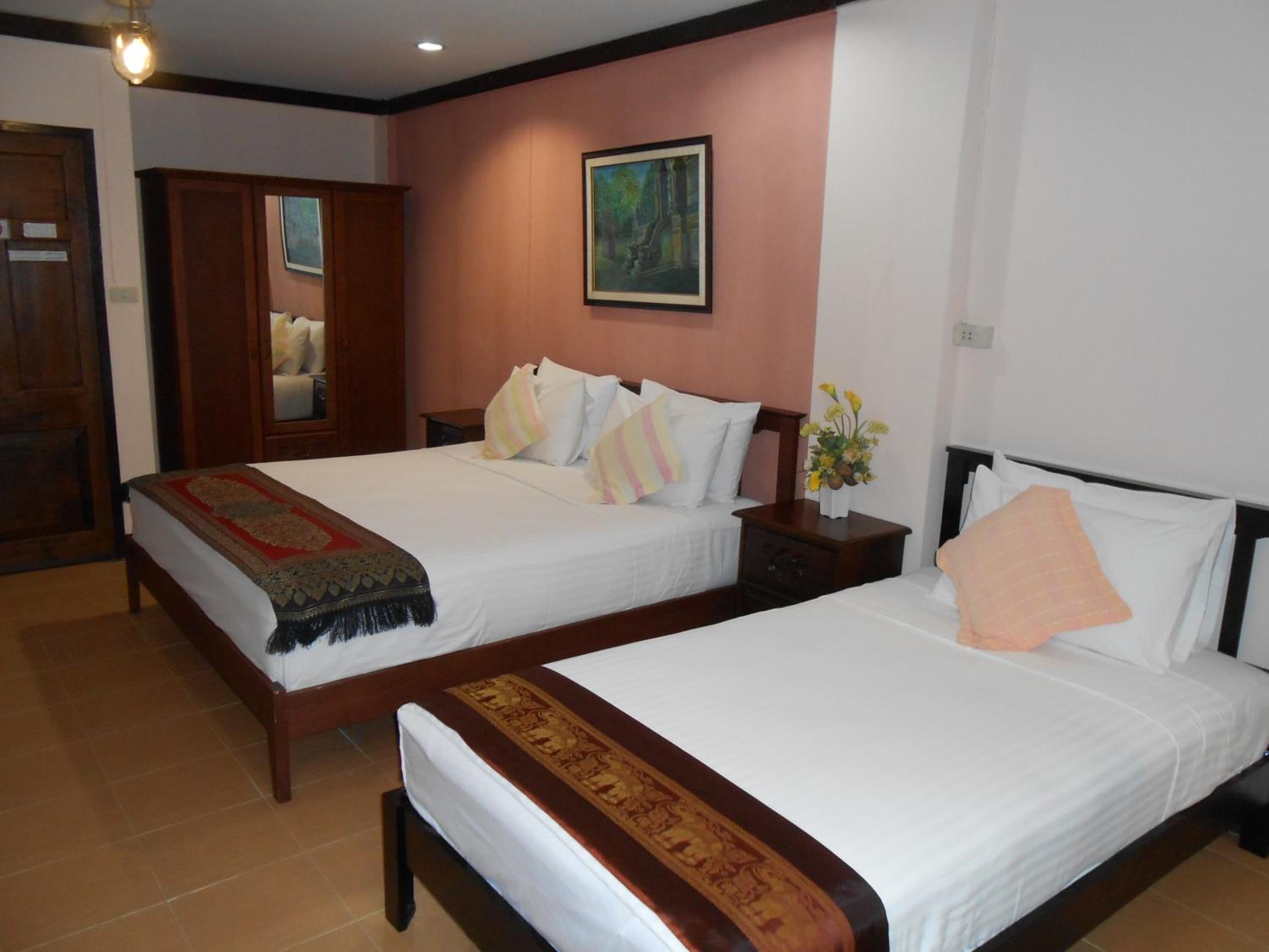 Deluxe Family Room - Photo 12