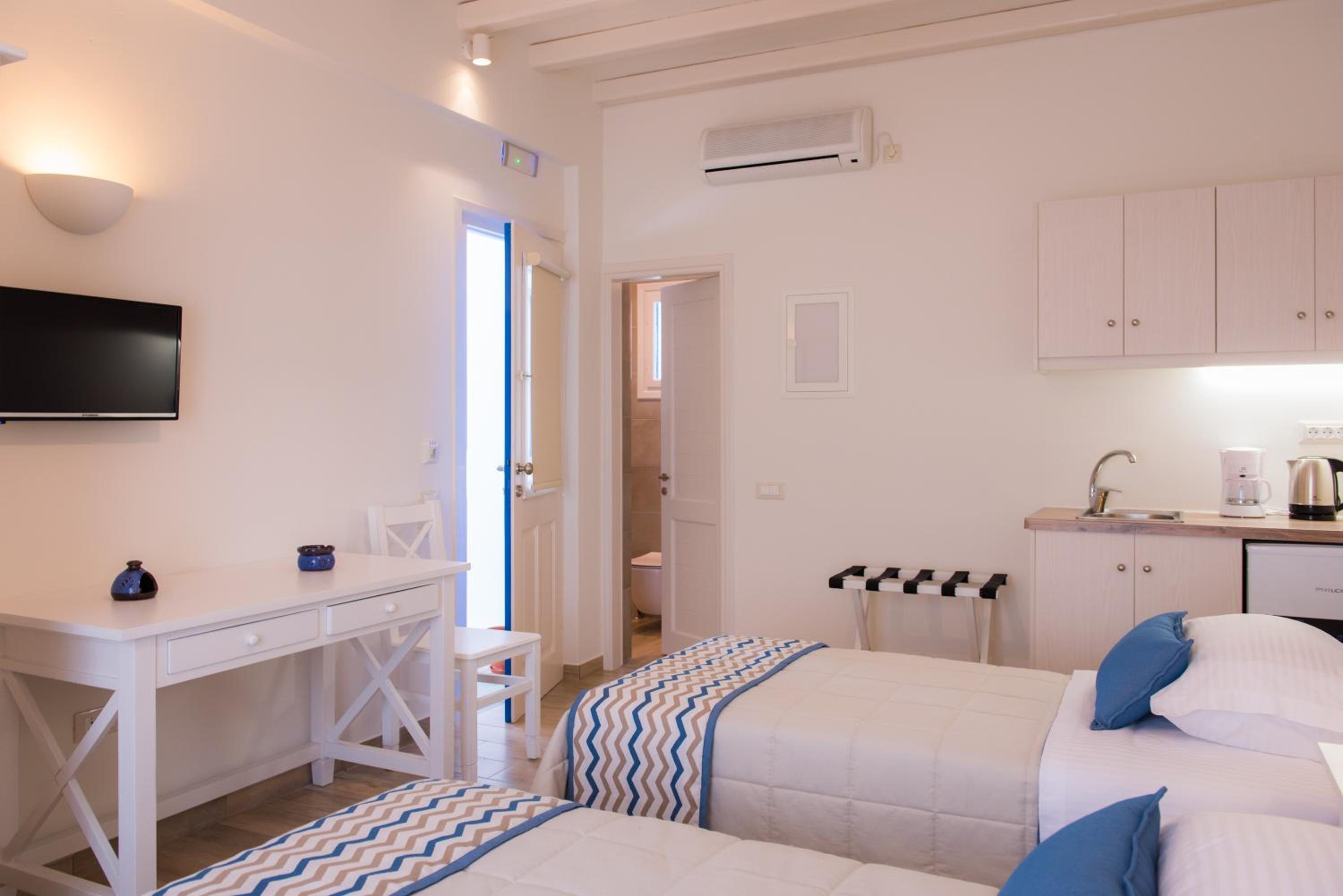 Studio Apartment photo 2