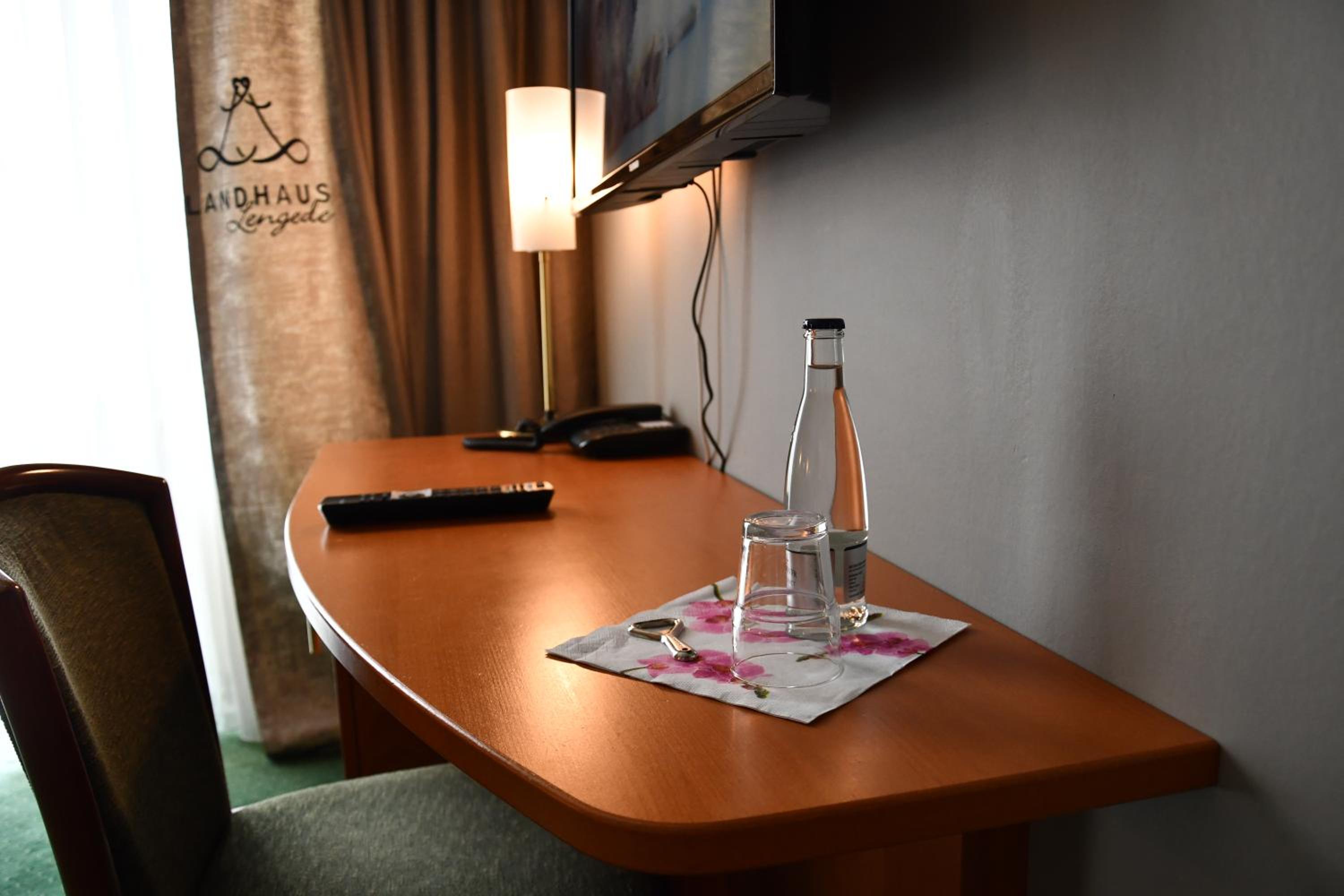 Large Double Room - Photo 1
