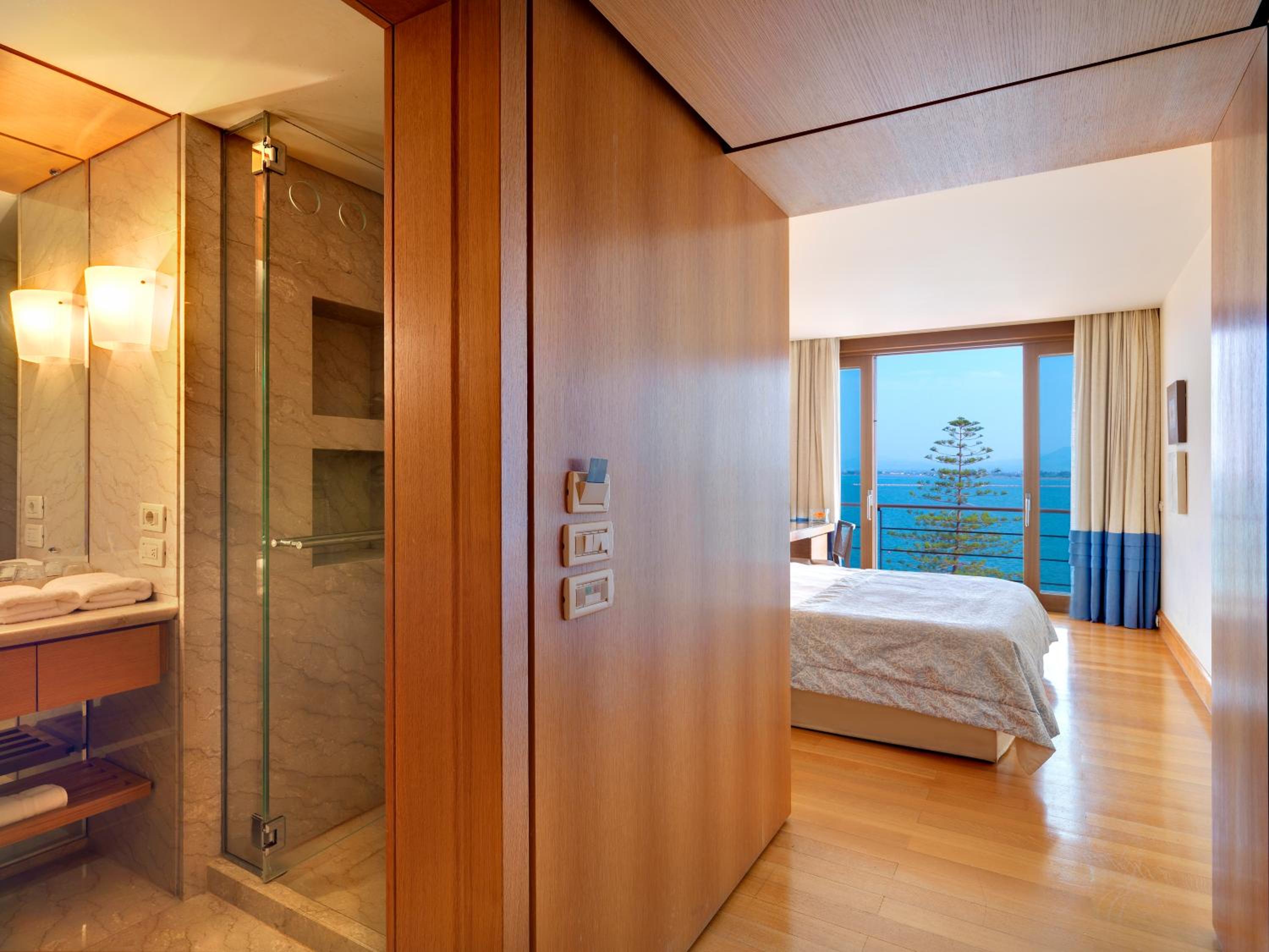 Deluxe Room with Shower and Sea View - Ground Floor - Photo 3
