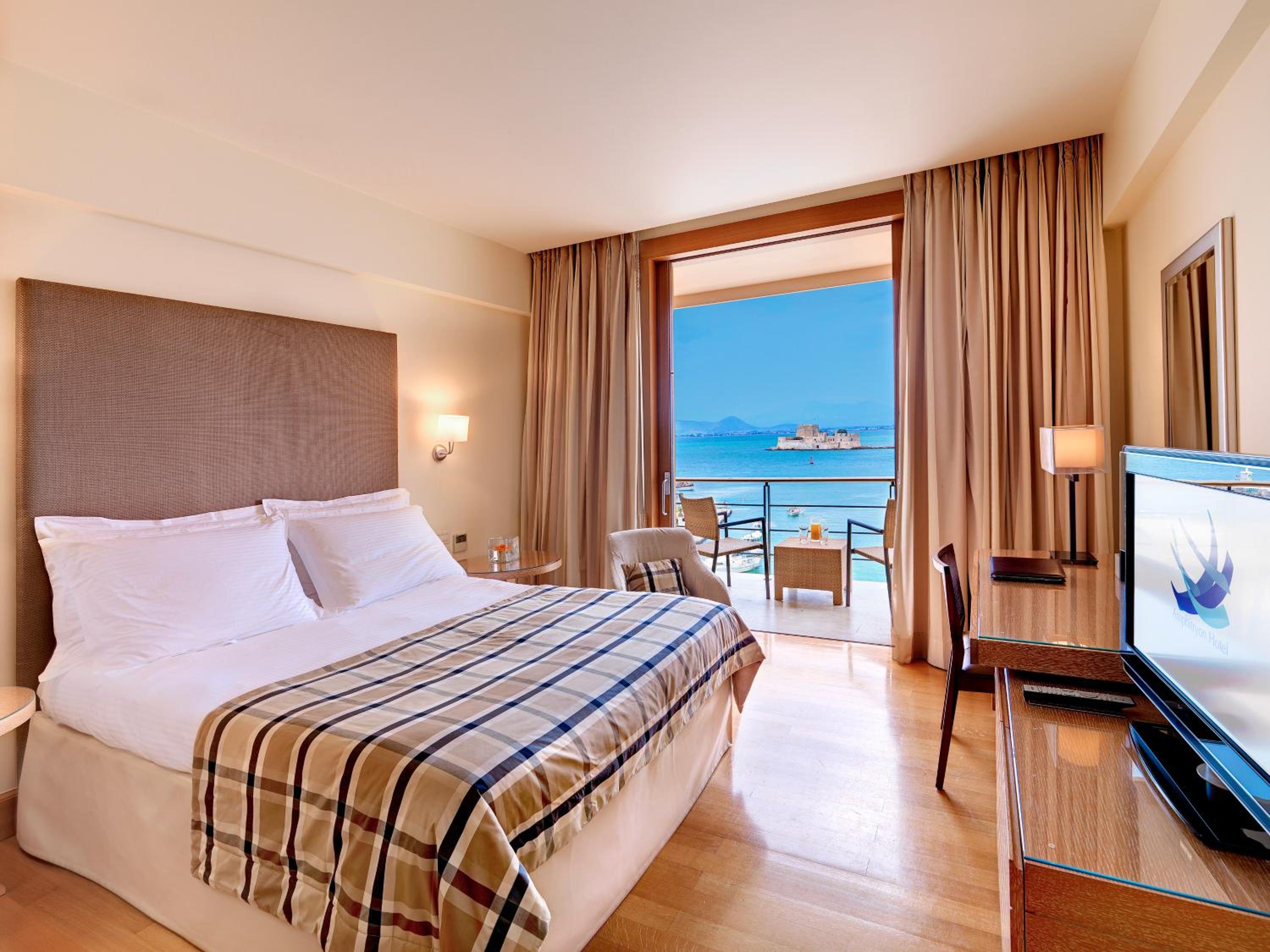 Superior Luxury Room with Sea View - Photo 4