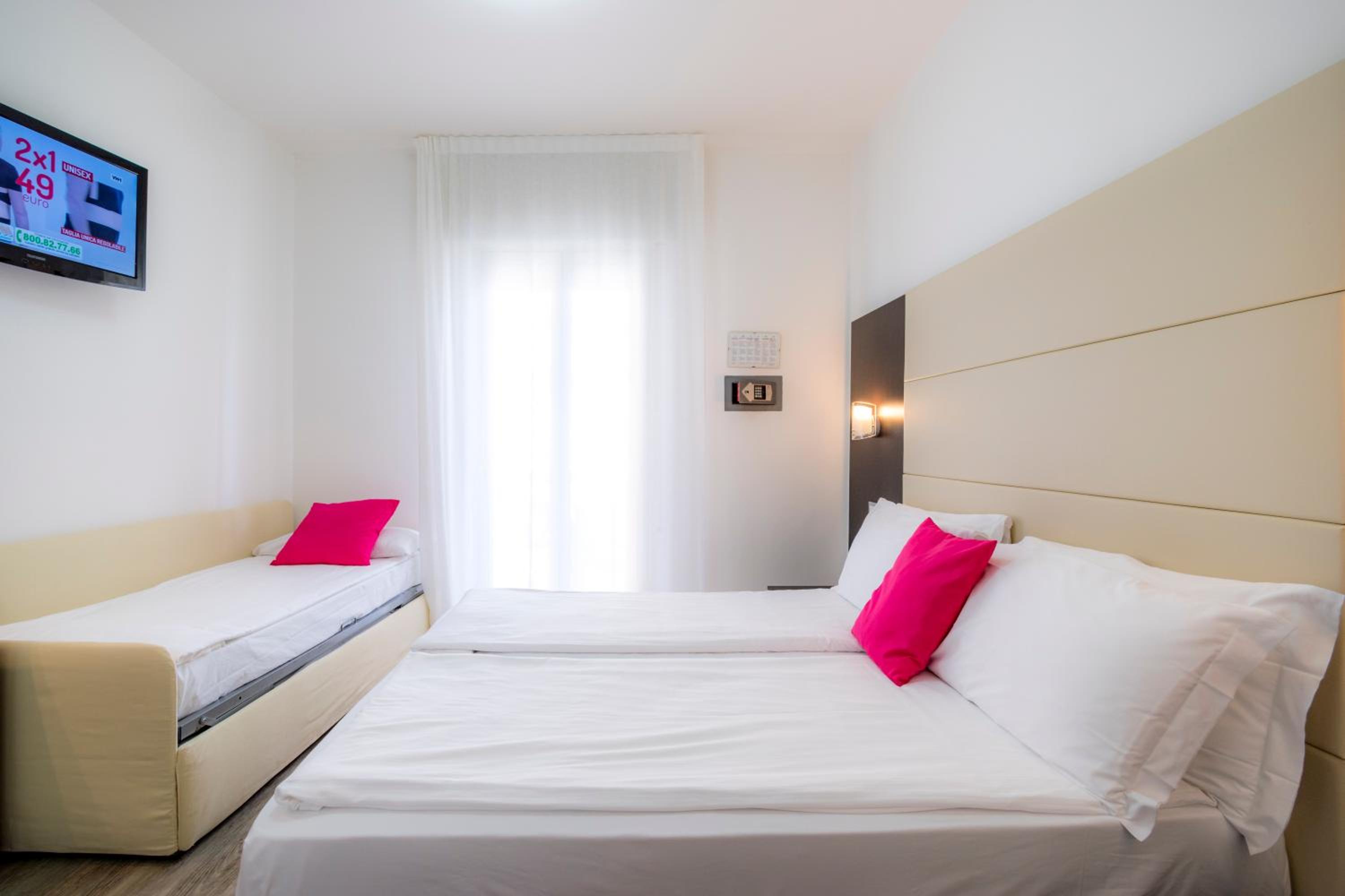 Triple Room with Balcony photo 3