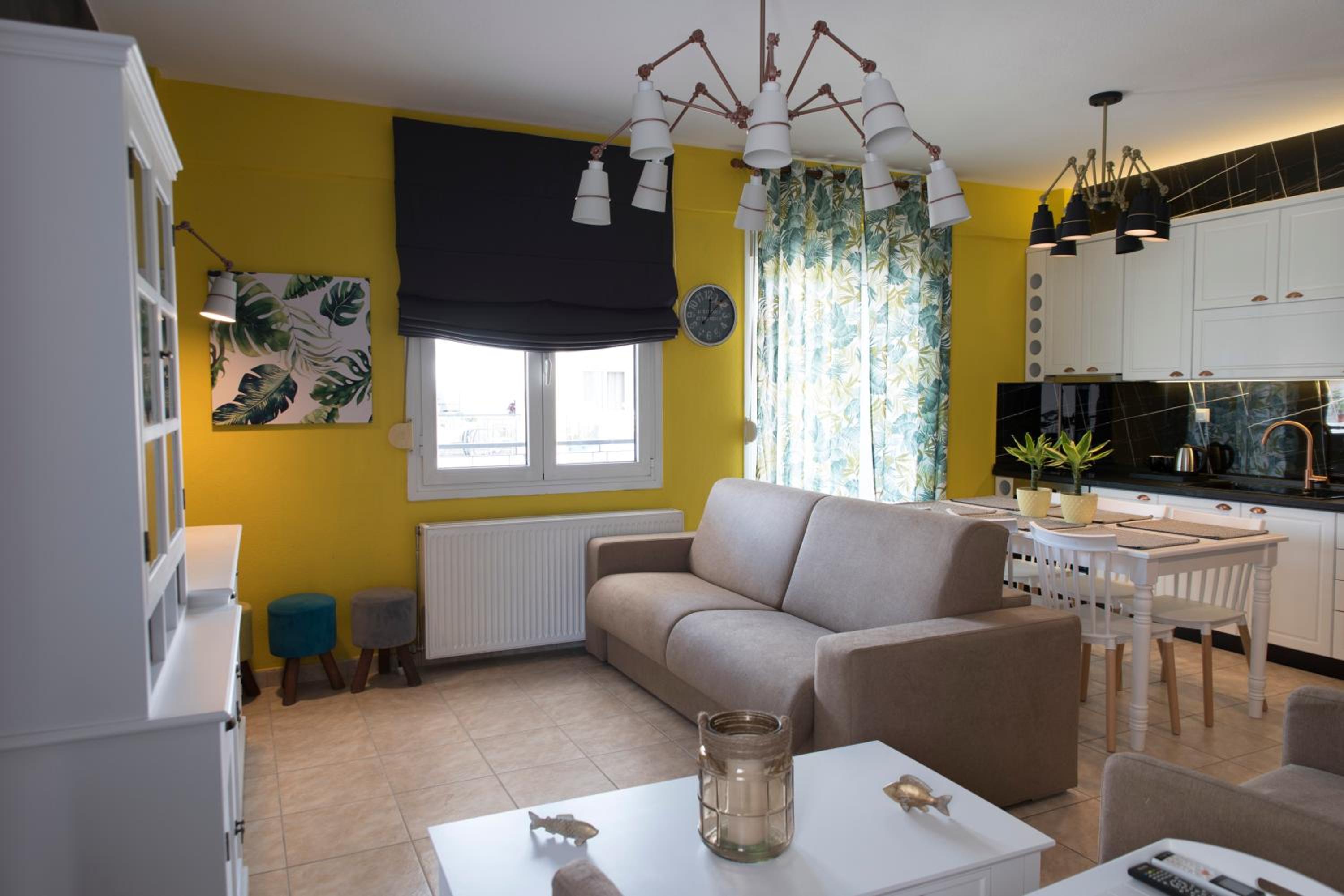Family Room photo 3