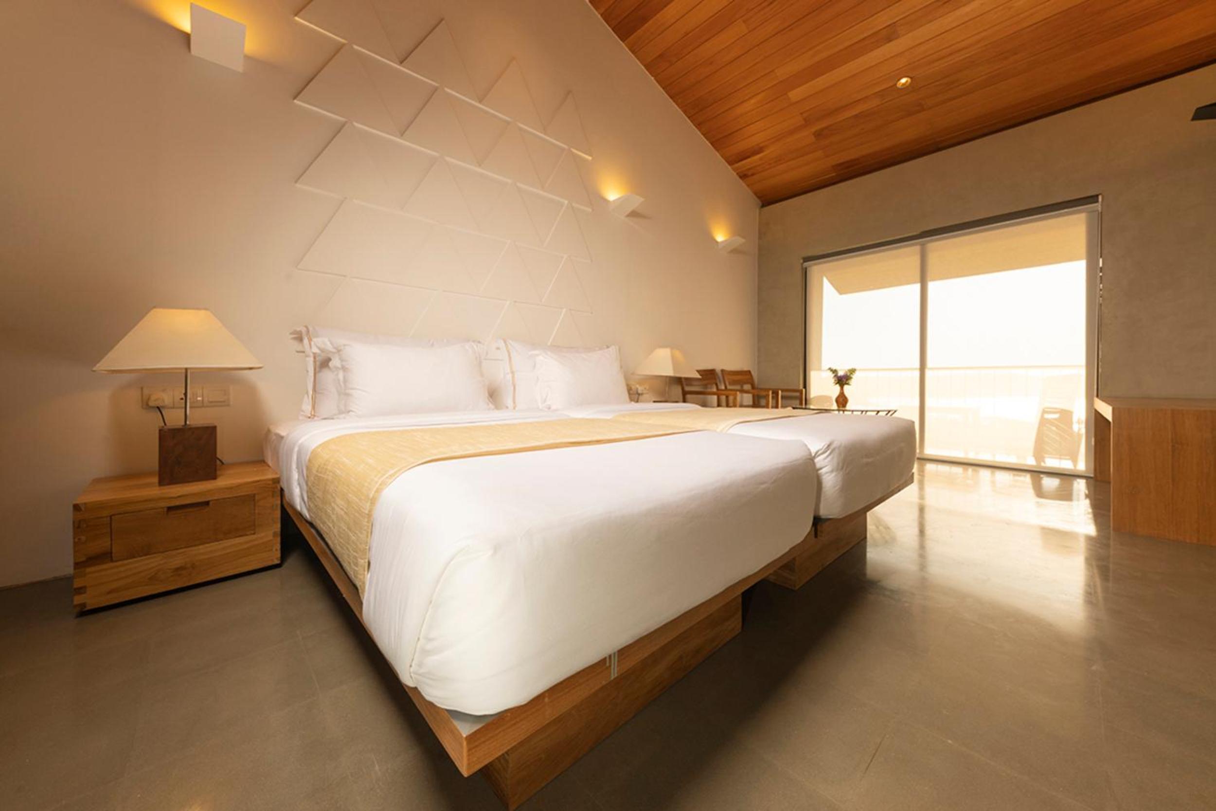 Deluxe Family Suite With Lake View (Interconnecting)
