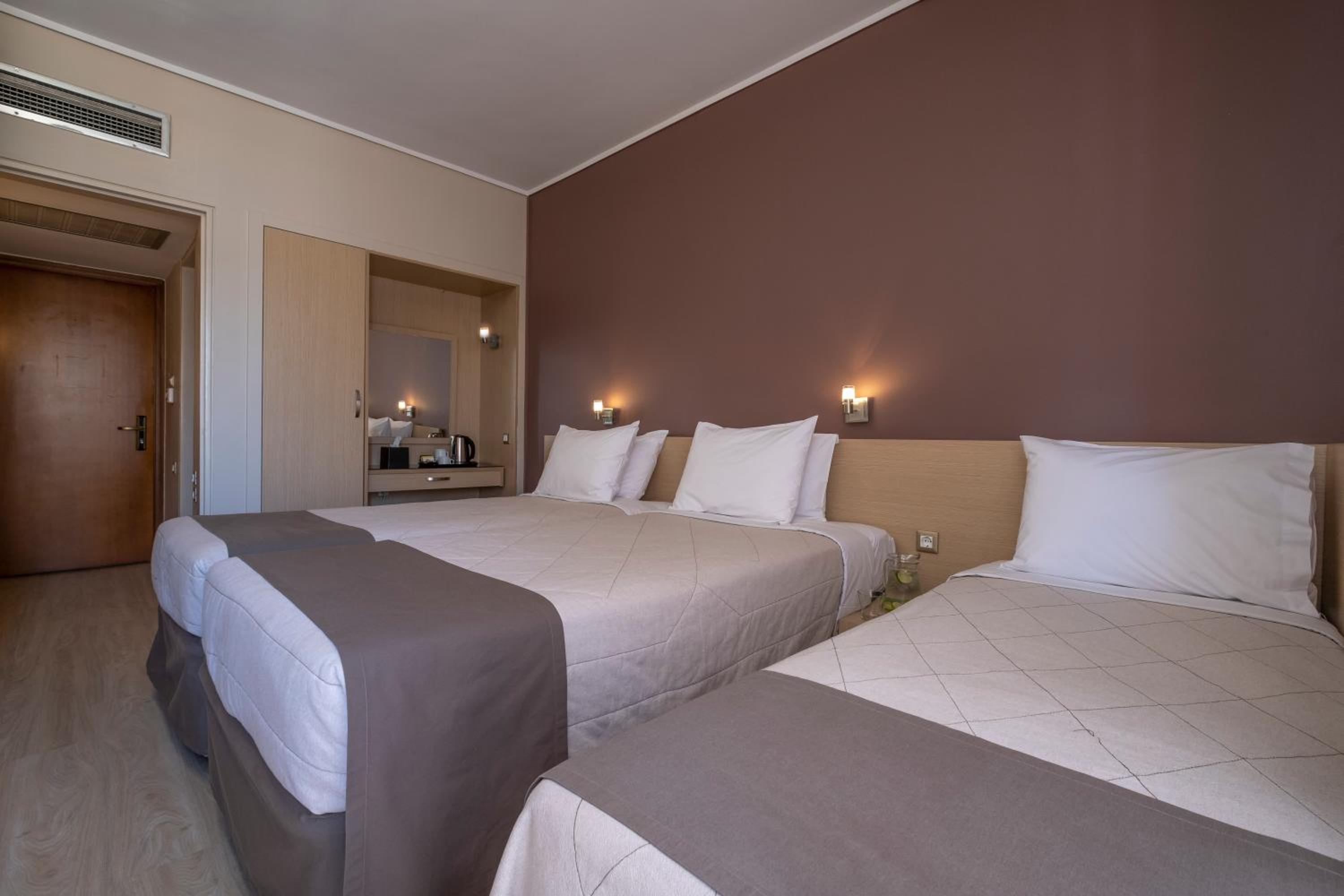 Twin room with extra bed and view to the Acropolis photo 2