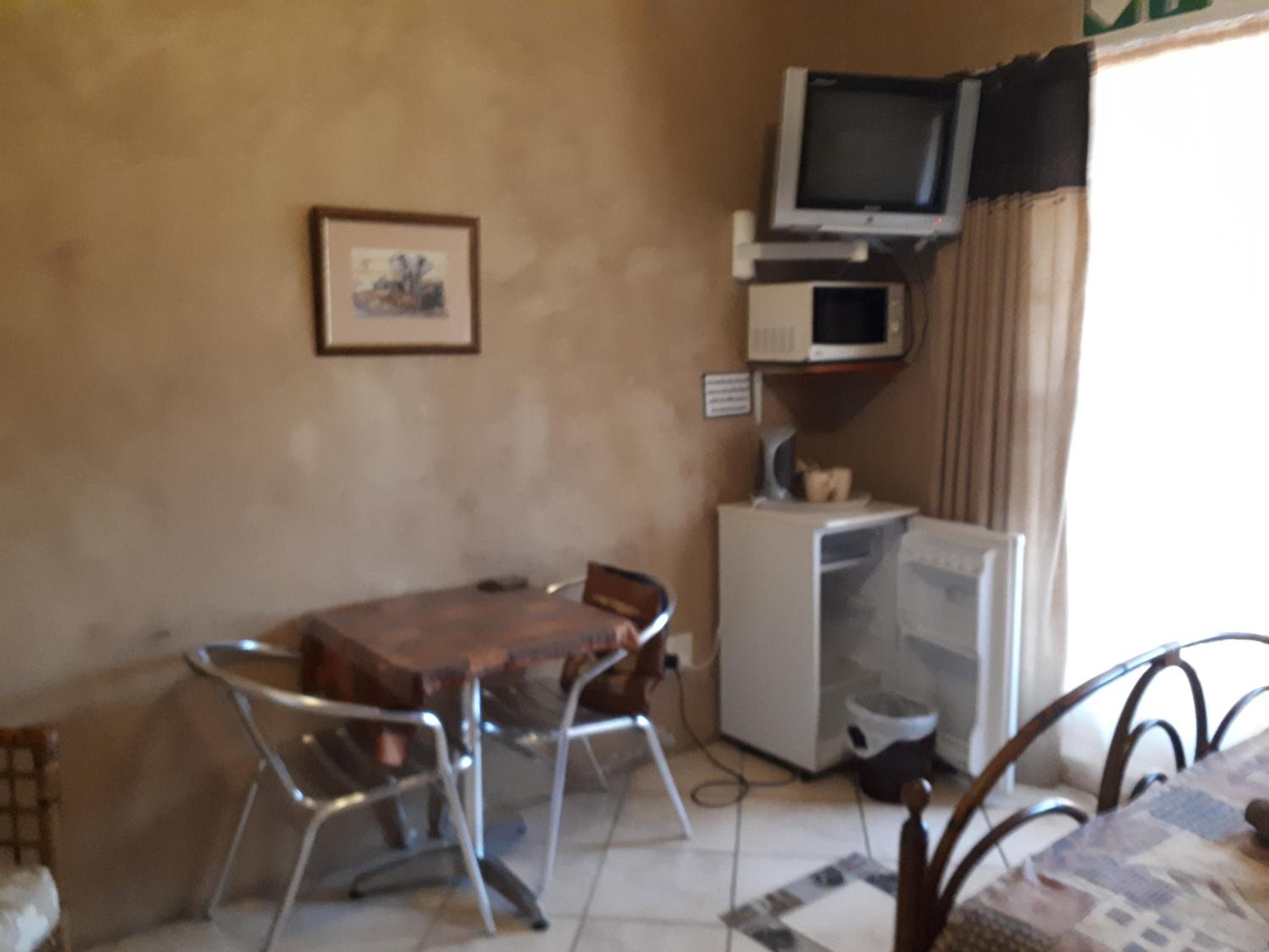 Budget Twin Room - Photo 6