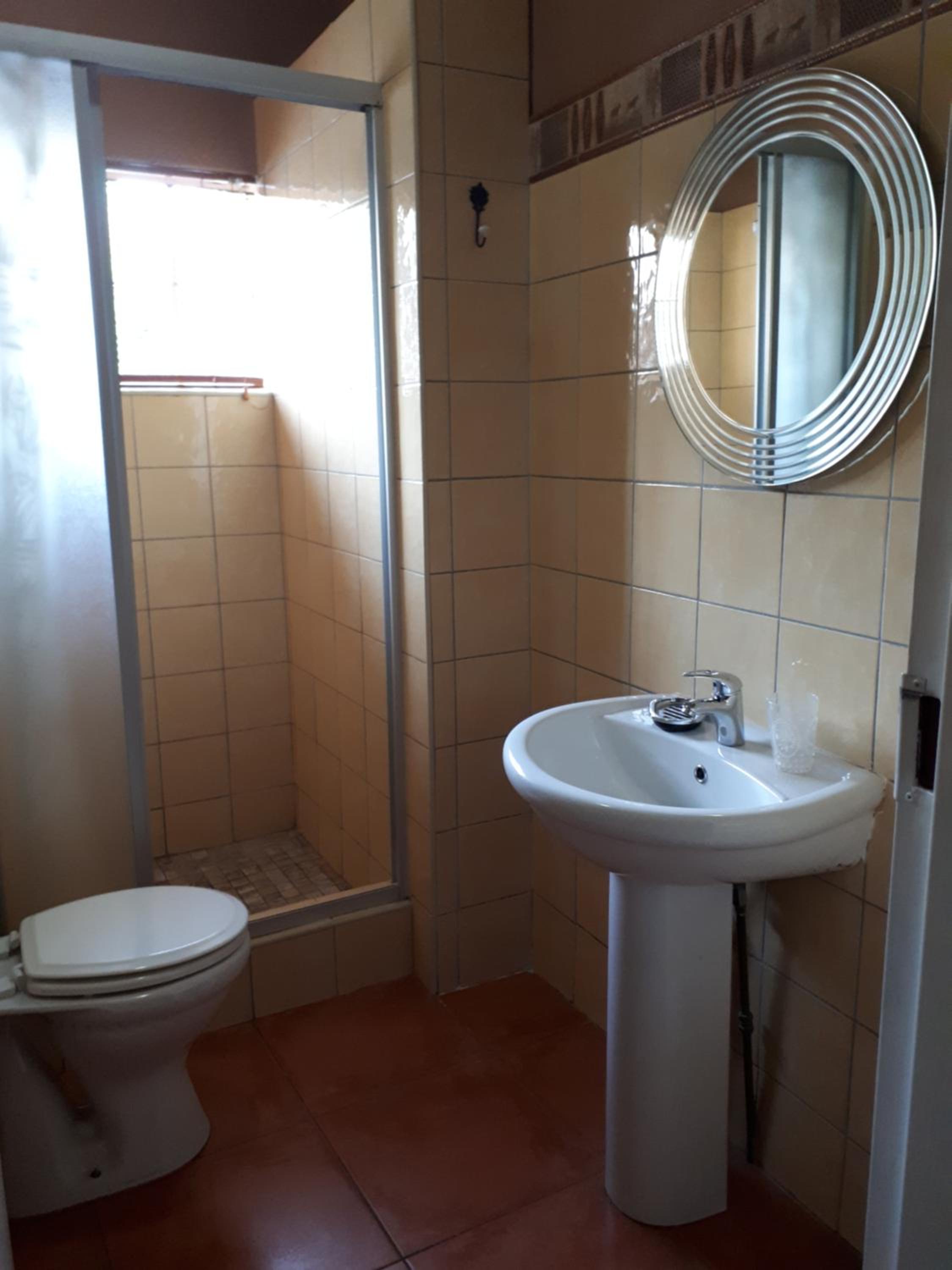 Budget Twin Room - Photo 2