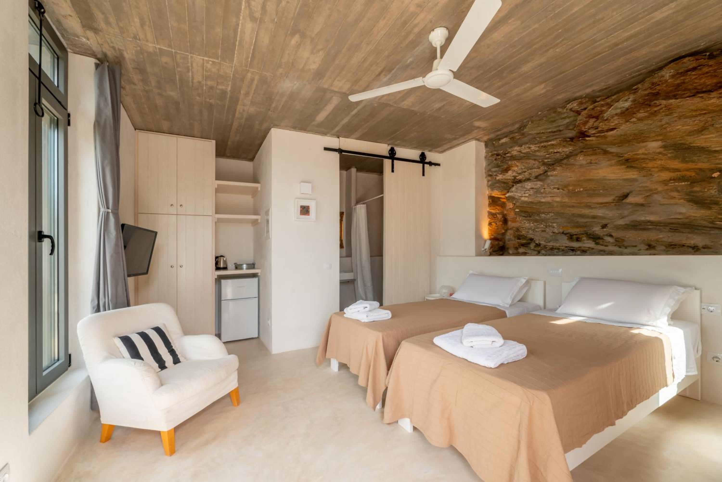 Large Double Or Twin Room photo 3