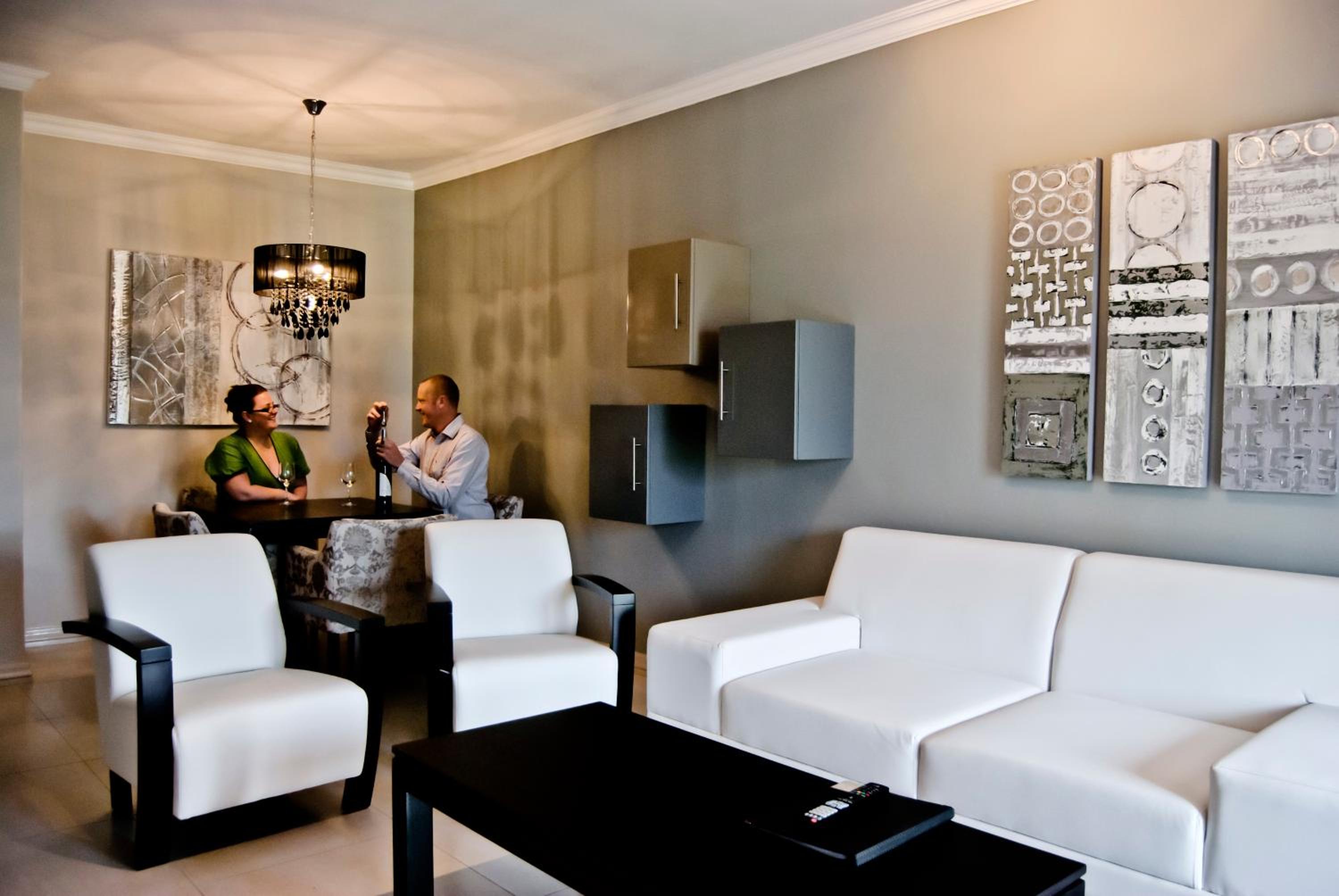 Two-Bedroom Apartment - Photo 2