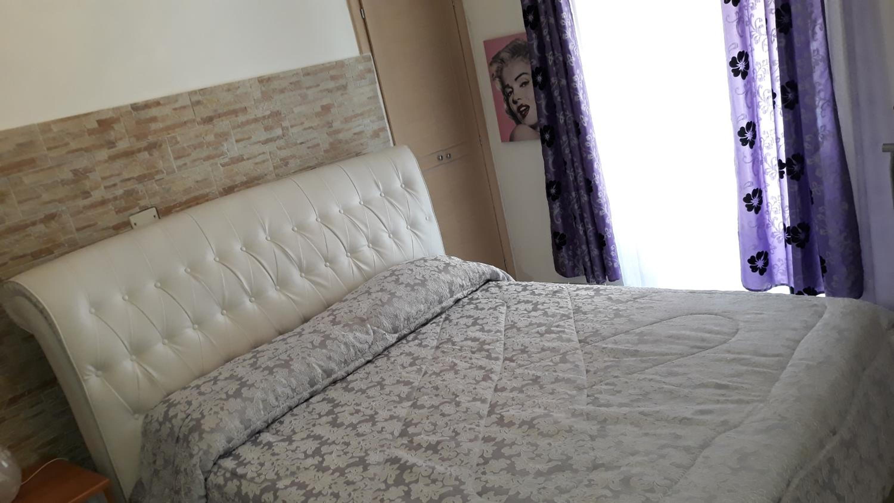 Double Room with Private Bathroom - Photo 35