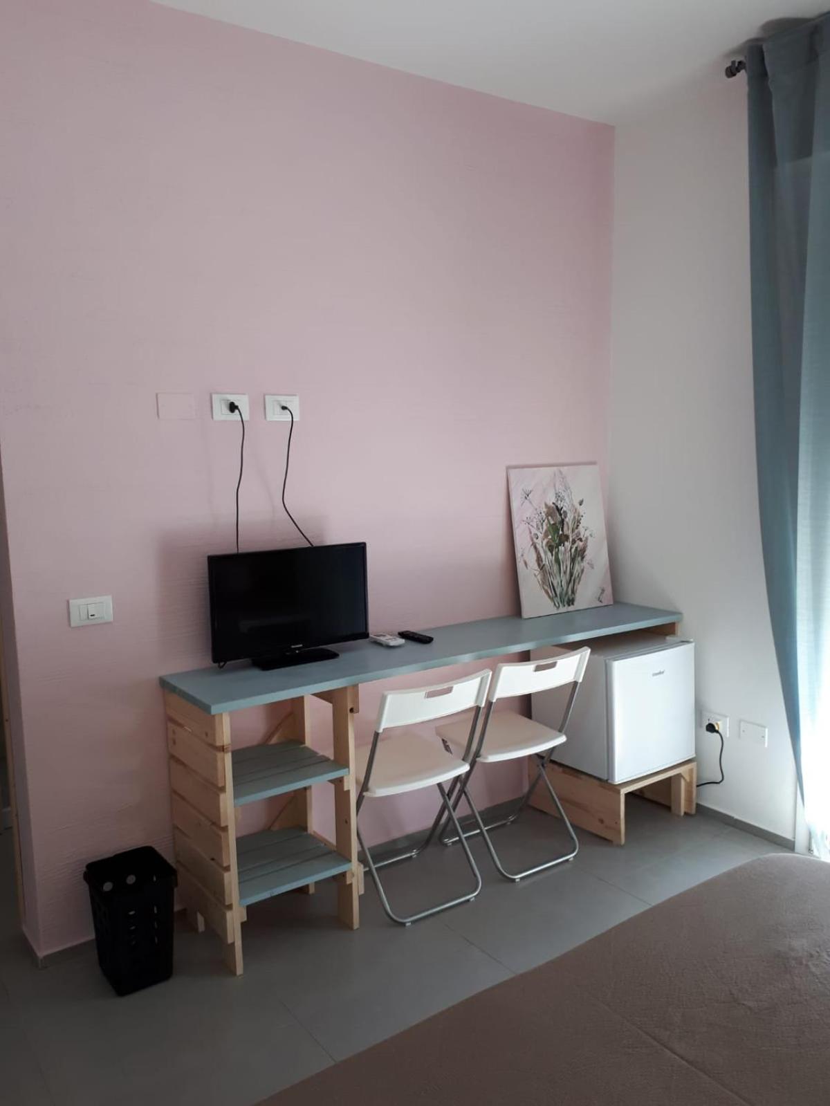 Double or Twin Room with Private Bathroom - Photo 6