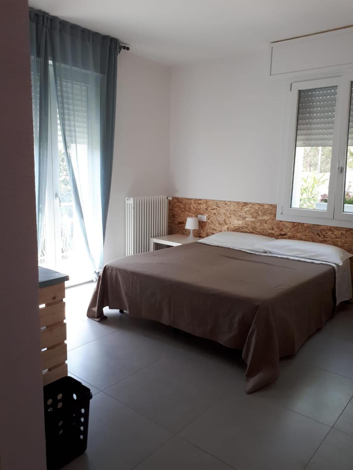 Double or Twin Room with Private Bathroom - Photo 5