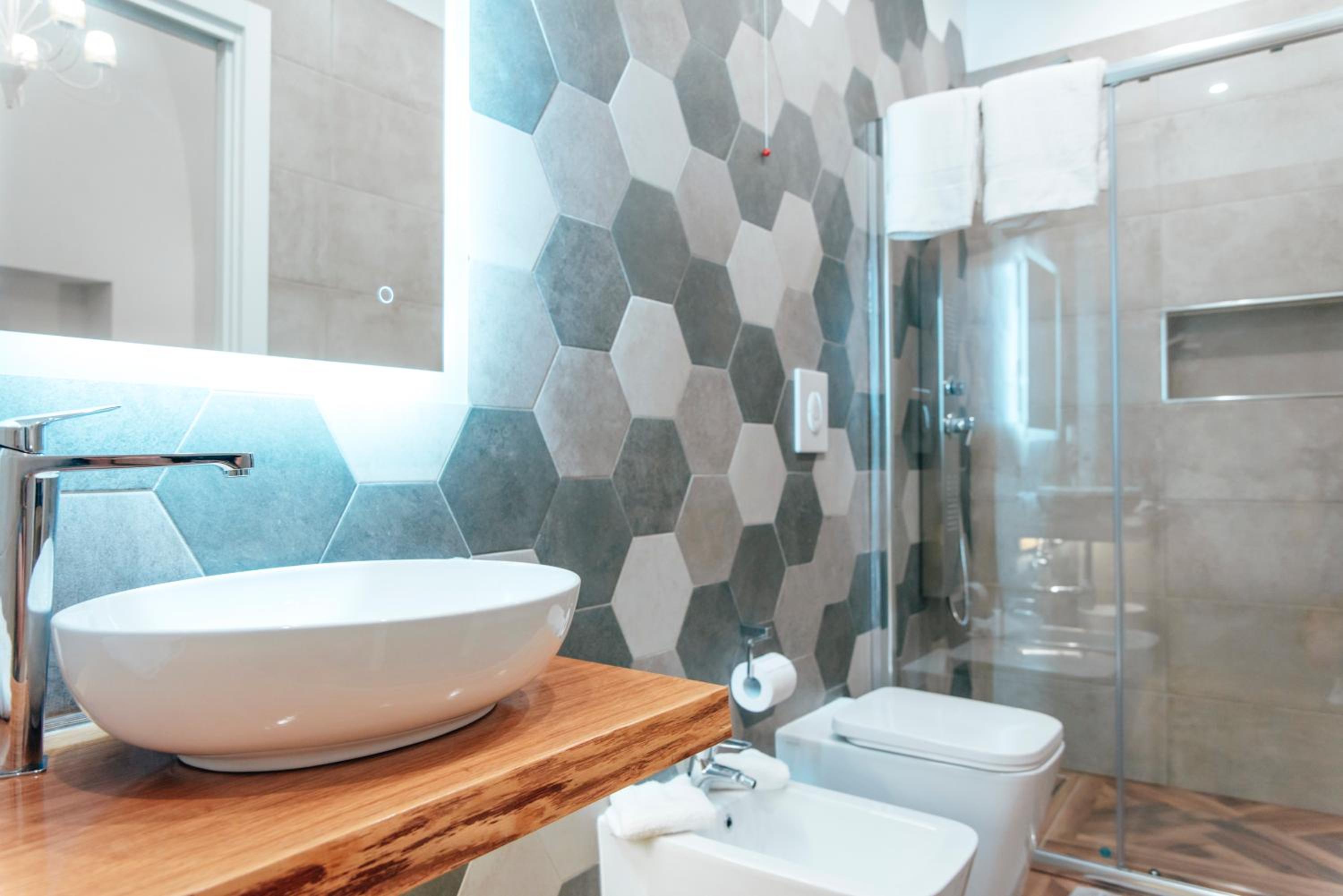 Double Room with Private Bathroom - Photo 13