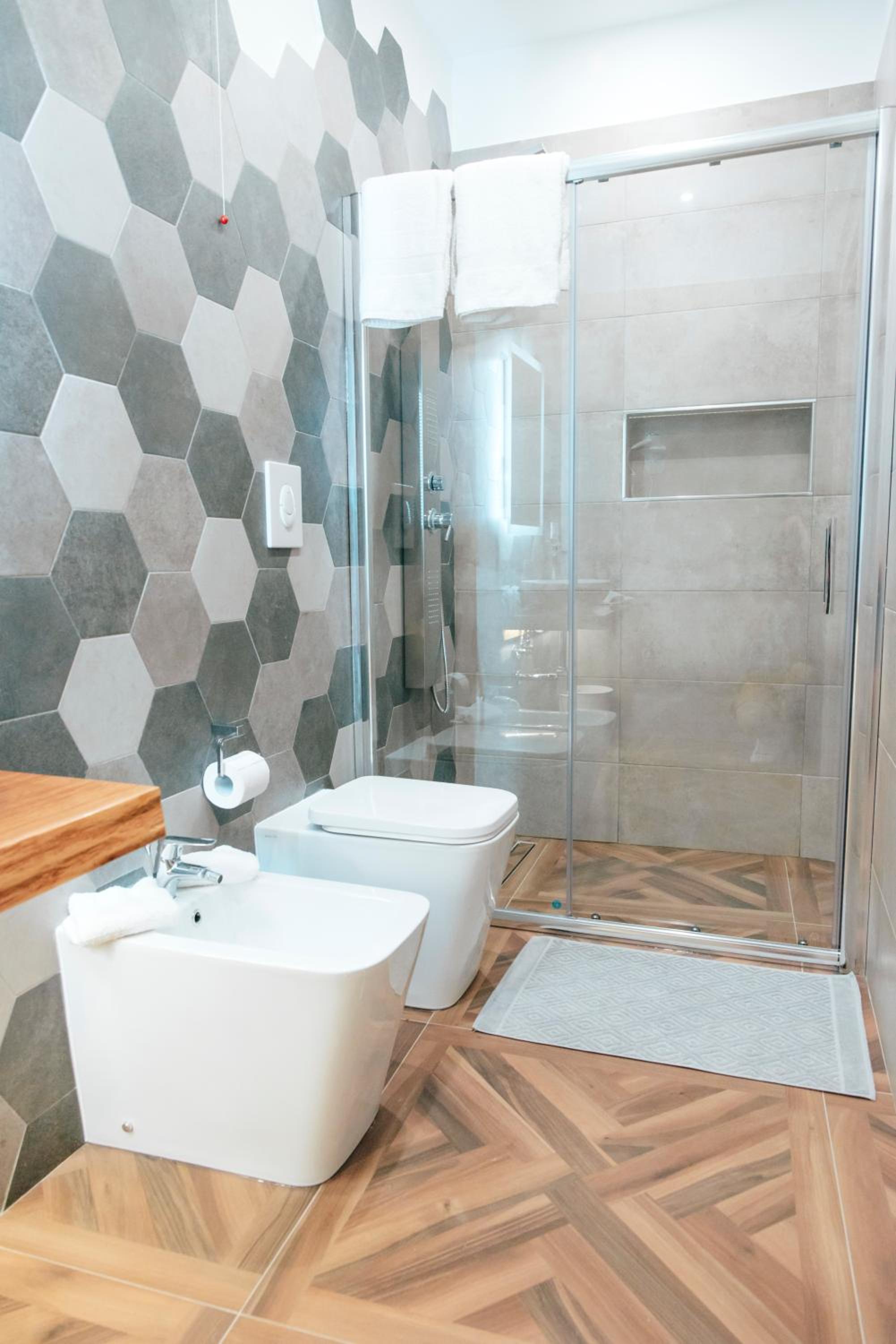 Double Room with Private Bathroom - Photo 12