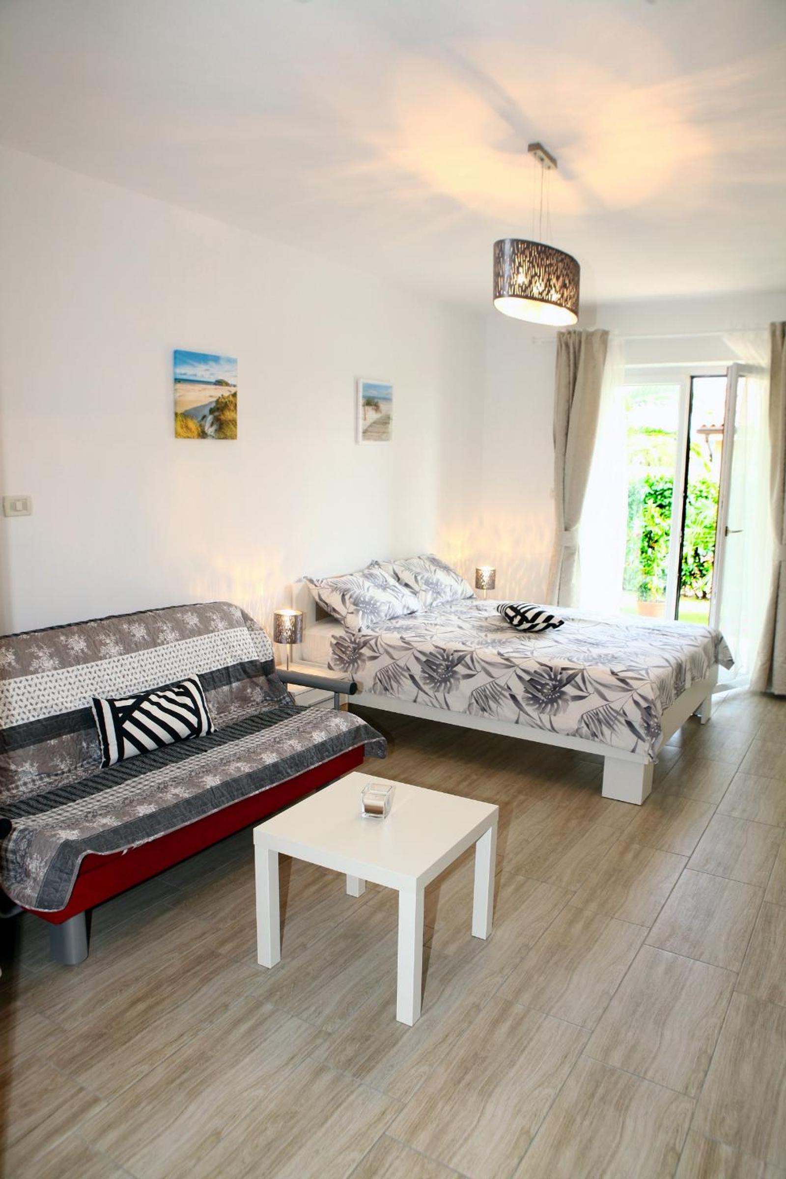 Apartment with Garden View