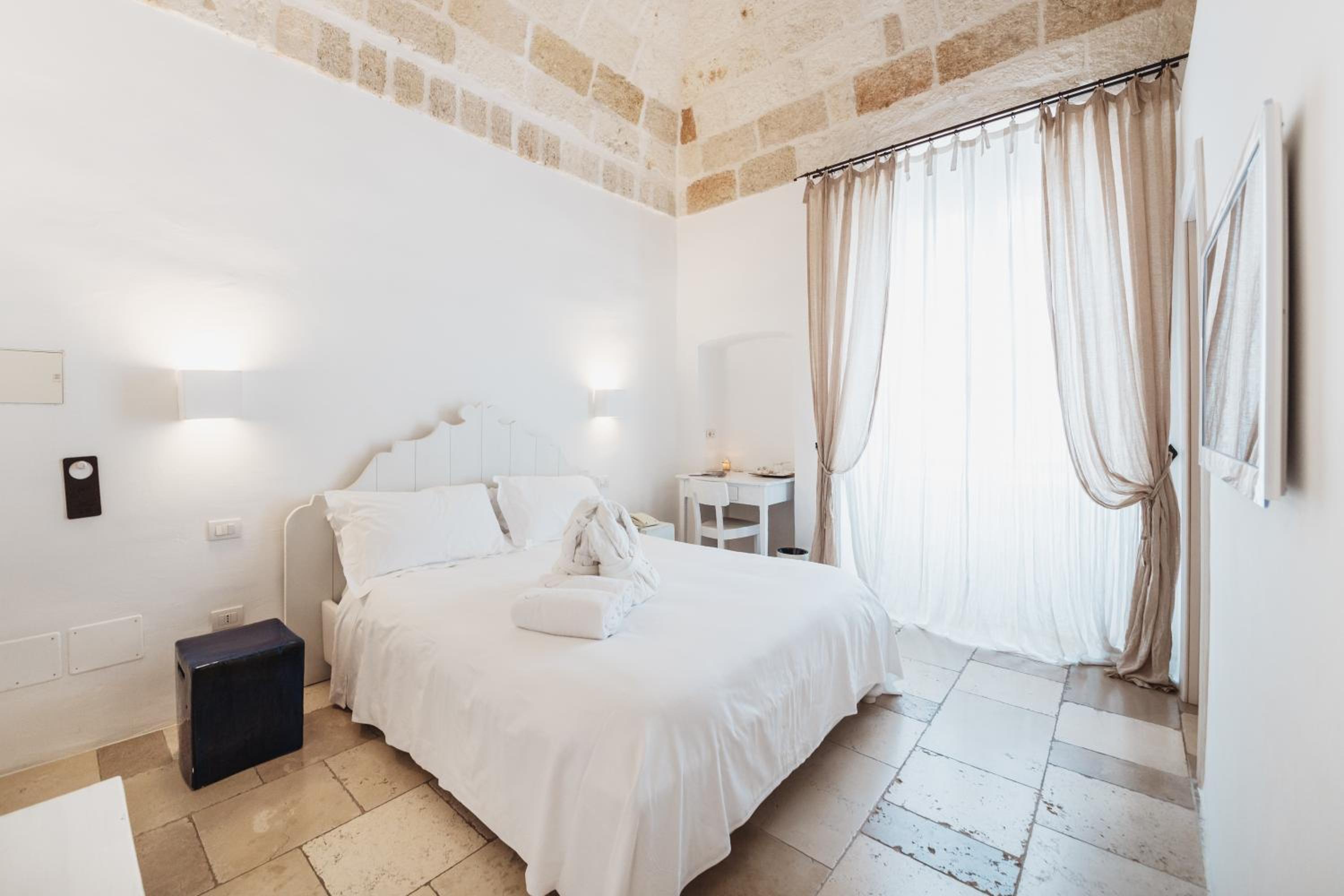Double Room - Photo 10