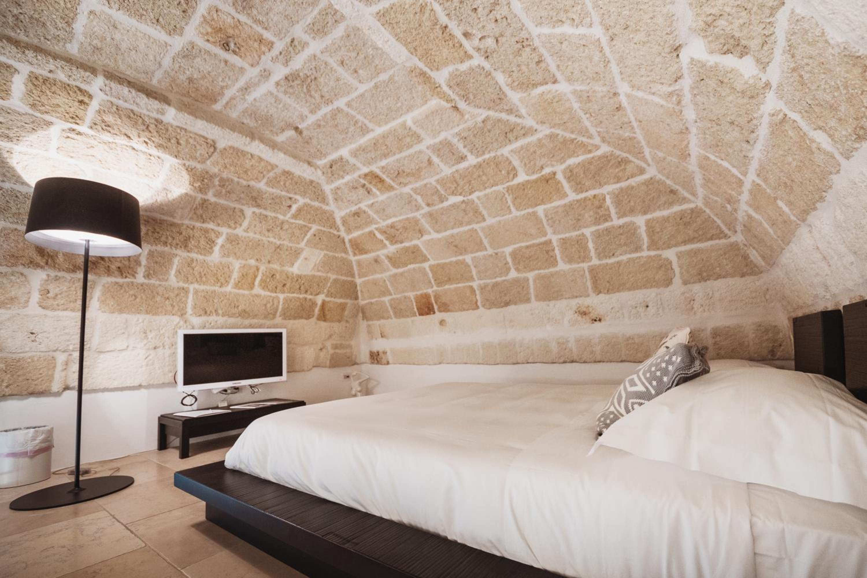 Double Room - Photo 12