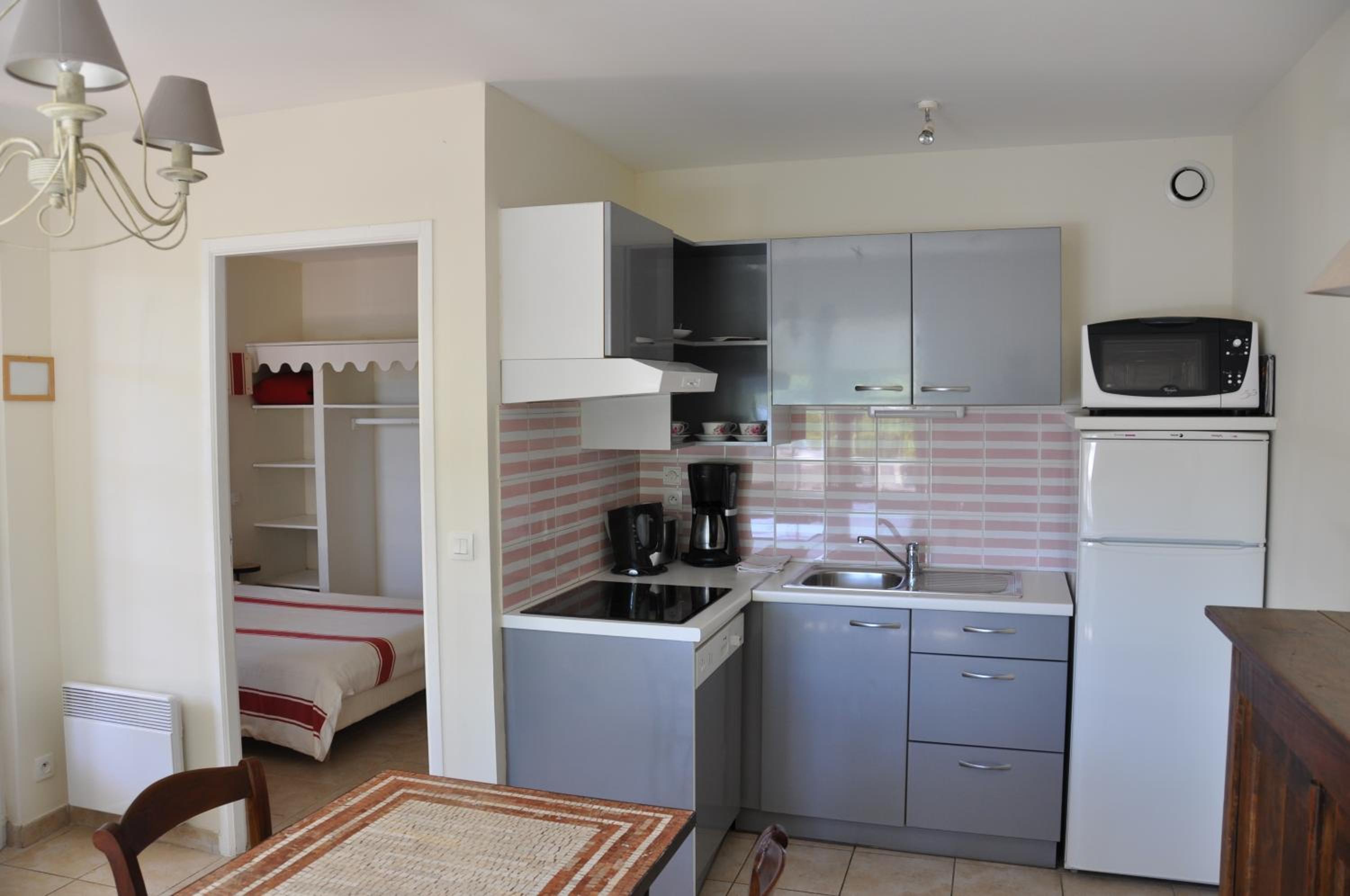 One-Bedroom Apartment (2-4 people) - Photo 27