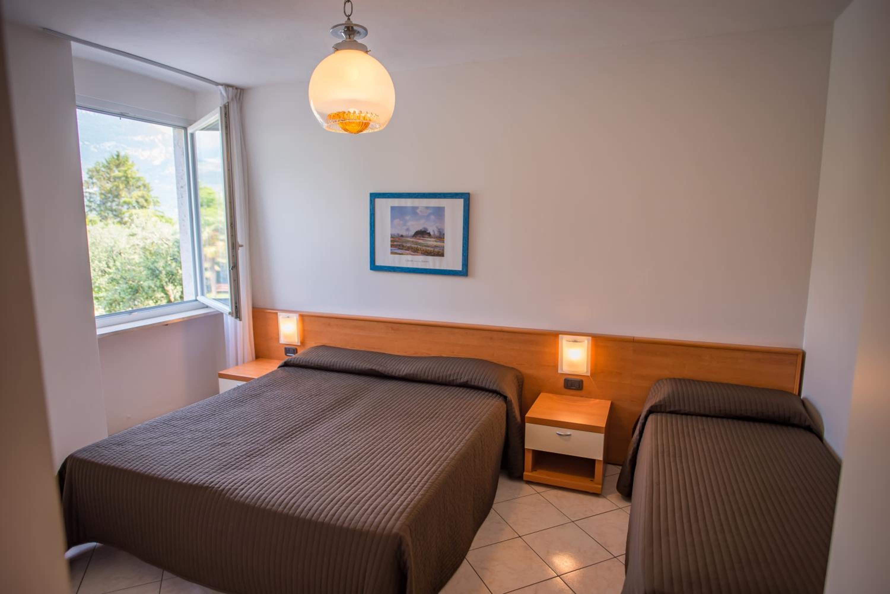 One-Bedroom Apartment (5 Adults)