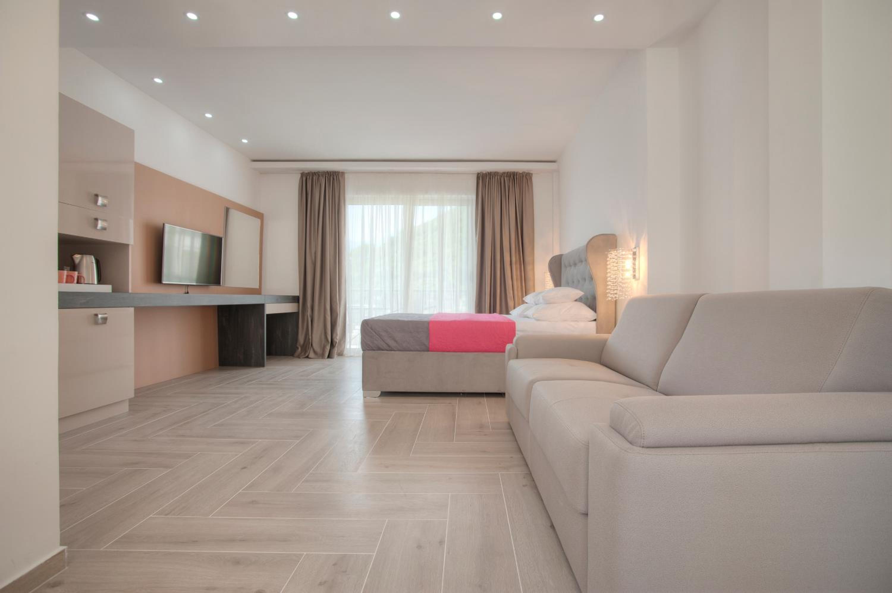 Deluxe Family Room photo 3