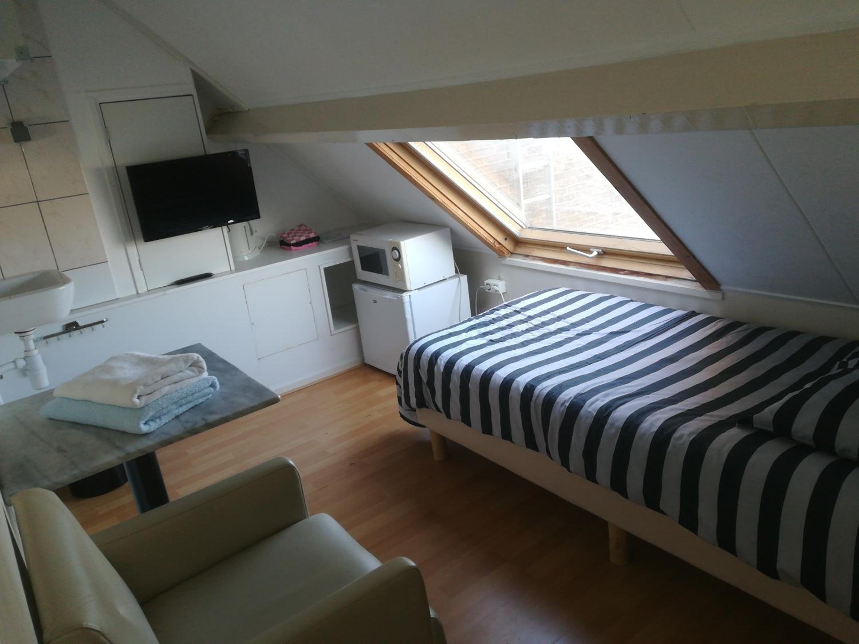 Single Room photo 3