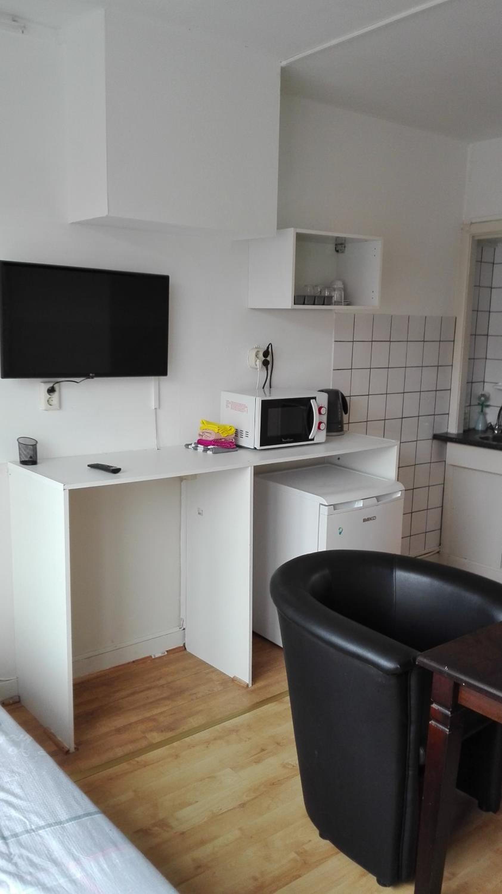 Double Room with Shared Bathroom photo 2