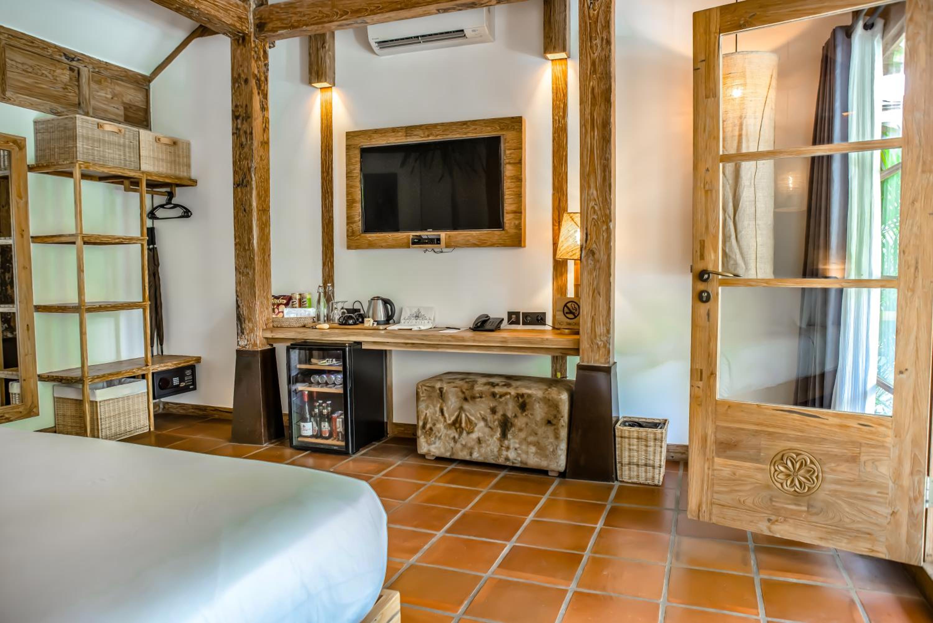 Royal Joglo - Poolside One-Bedroom - Photo 13
