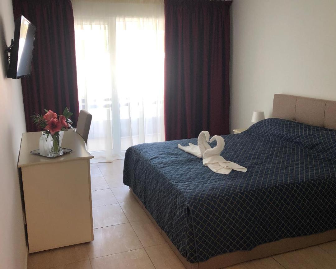 Double Room - Photo 11