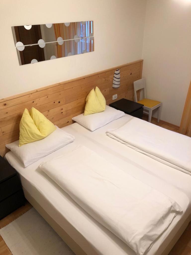 Standard Double Room - Photo 9