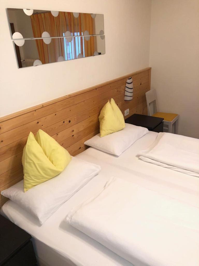 Standard Double Room - Photo 8