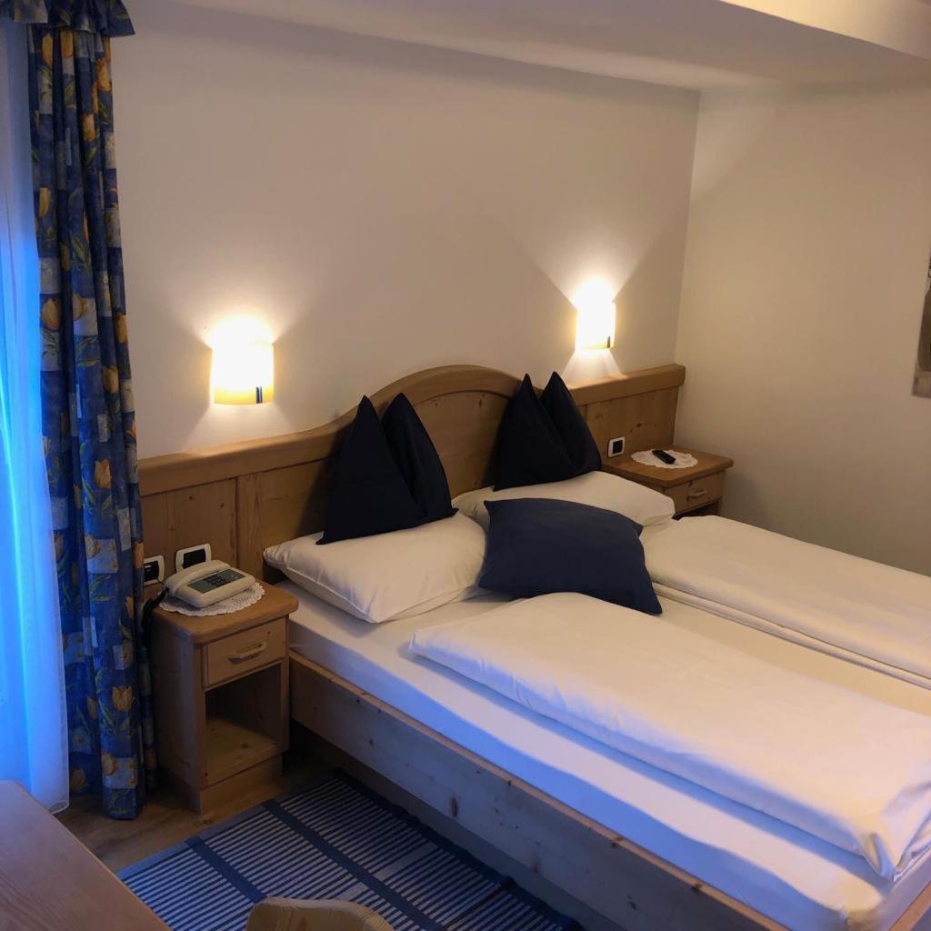 Standard Double Room - Photo 12